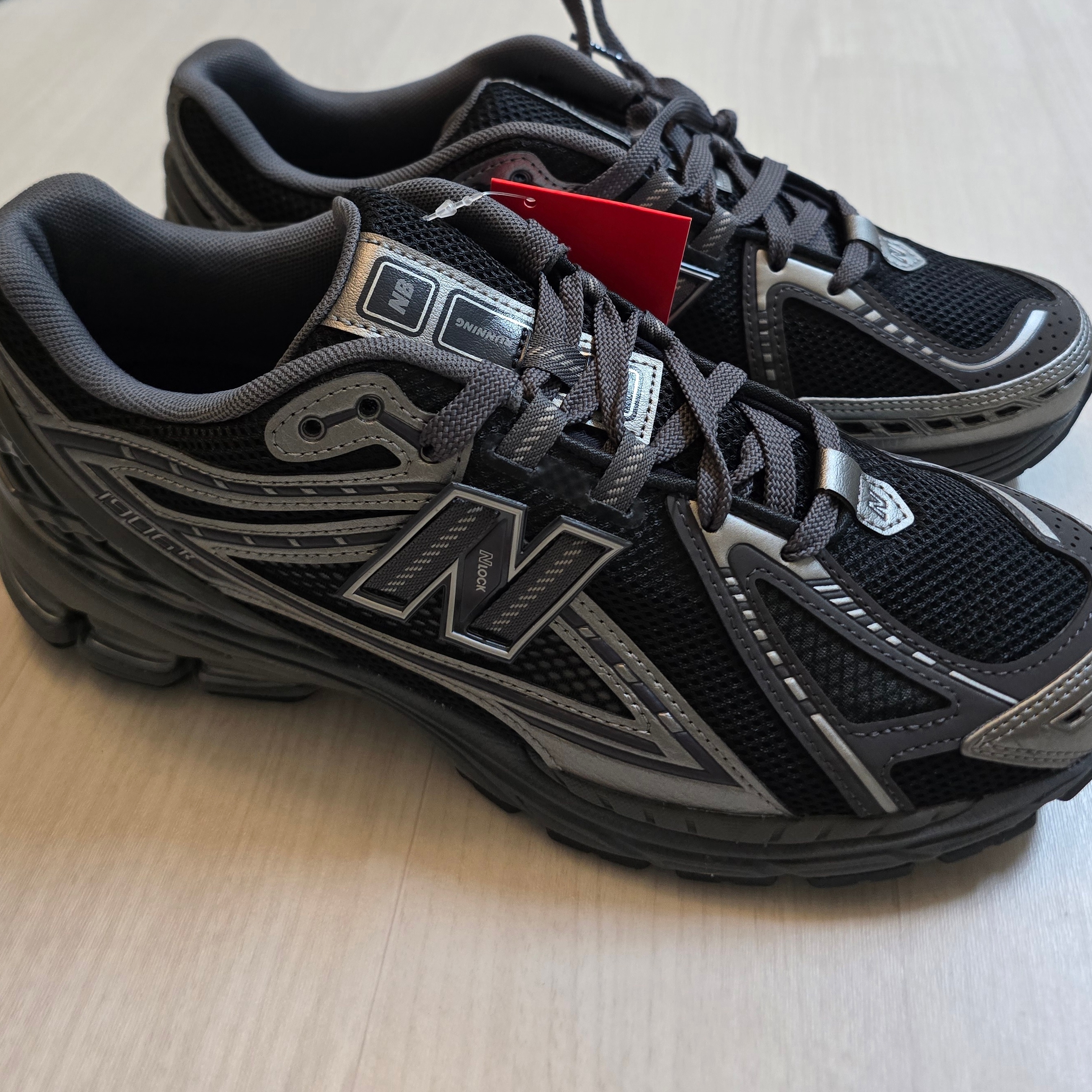New Balance 1906R Black 착용 스타일 - 2