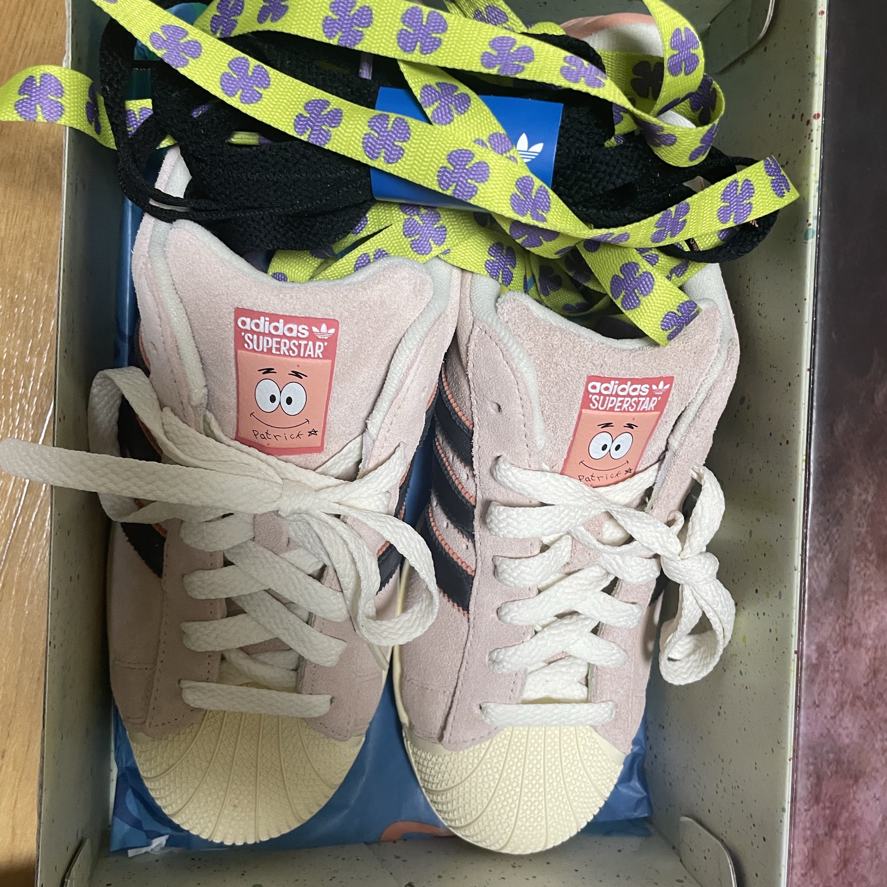 Adidas x Spongebob Patrick Superstar Black Core Black 착용 스타일