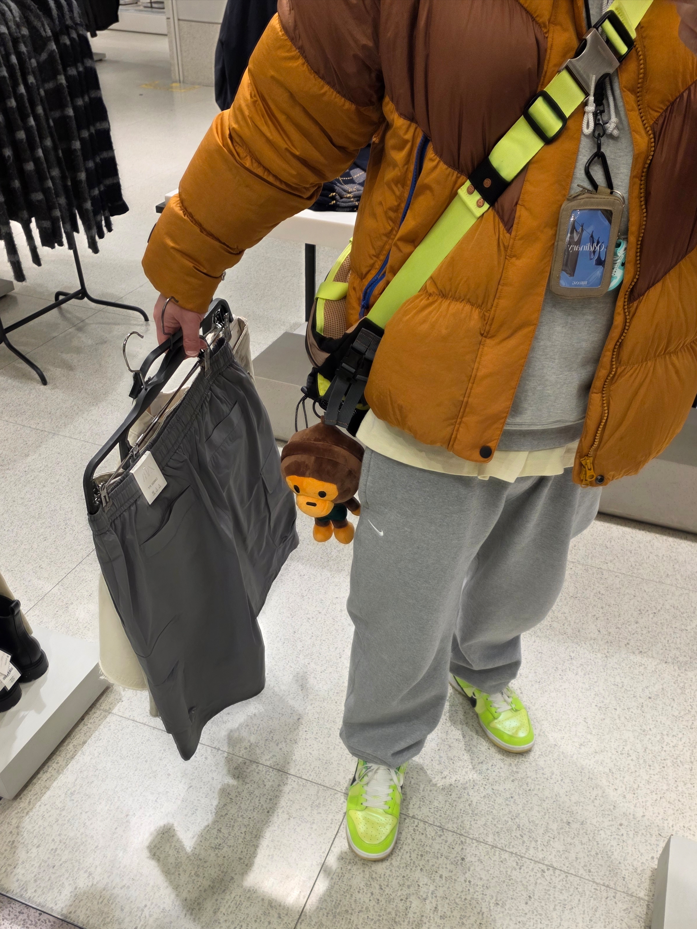 Human Made Military Card Case Beige, (W) Nike NRG Solo Swoosh Fleece Pants Dark Grey Heather - US/EU 착용 스타일 - 2