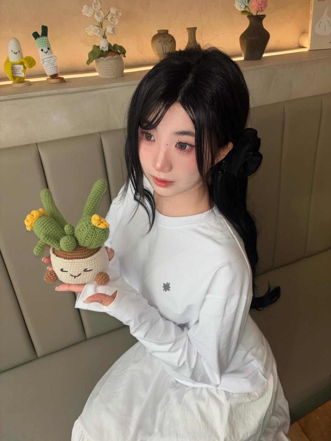 SLOW RECORD HOUSE Fingerhole Crop Long Sleeve White 착용 스타일 - 3