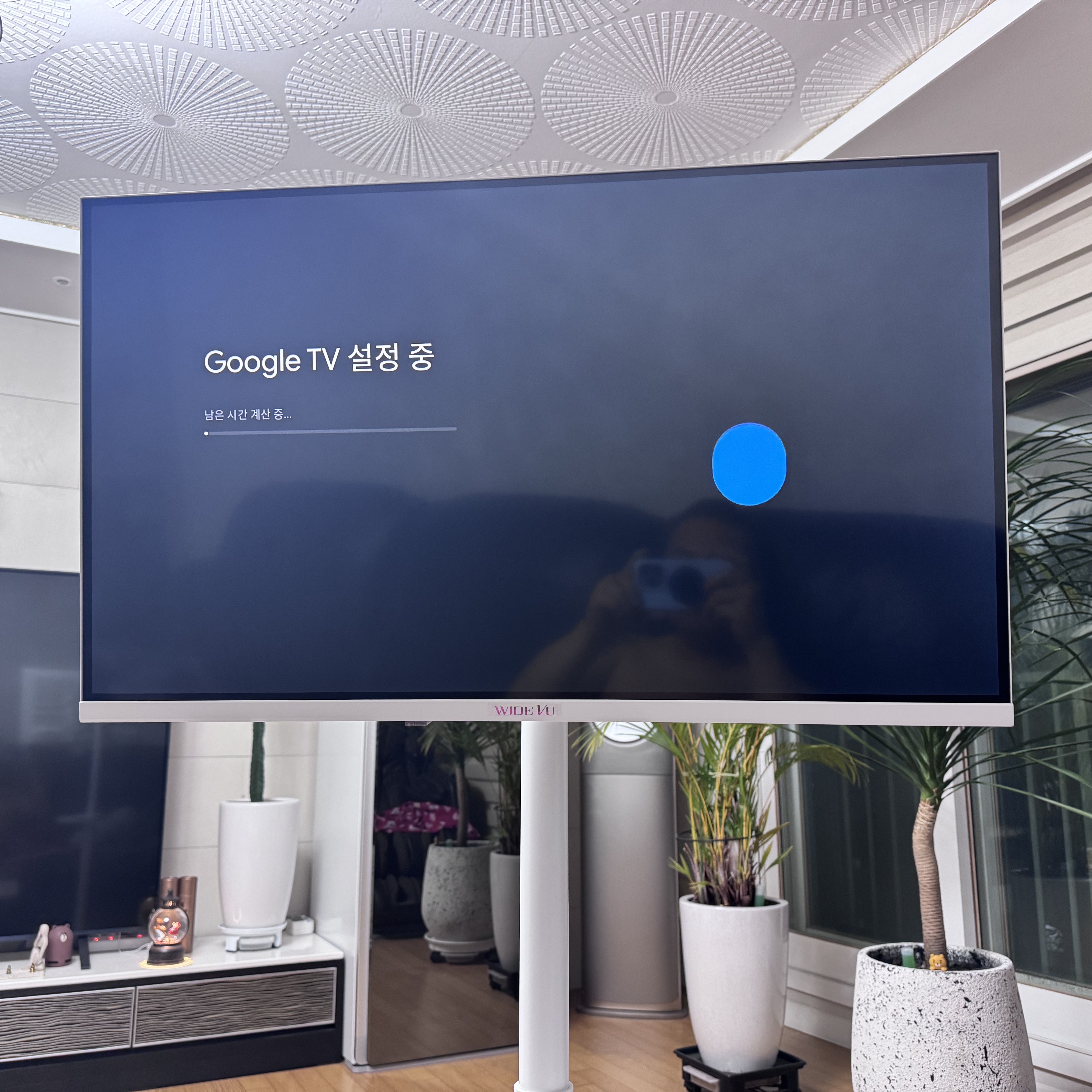 [15% 쿠폰] WIDEVU WideMovingVu White Edition V3 Set QLED 81 cm (32 in) FHD Smart Mobile TV 착용 스타일 - 2