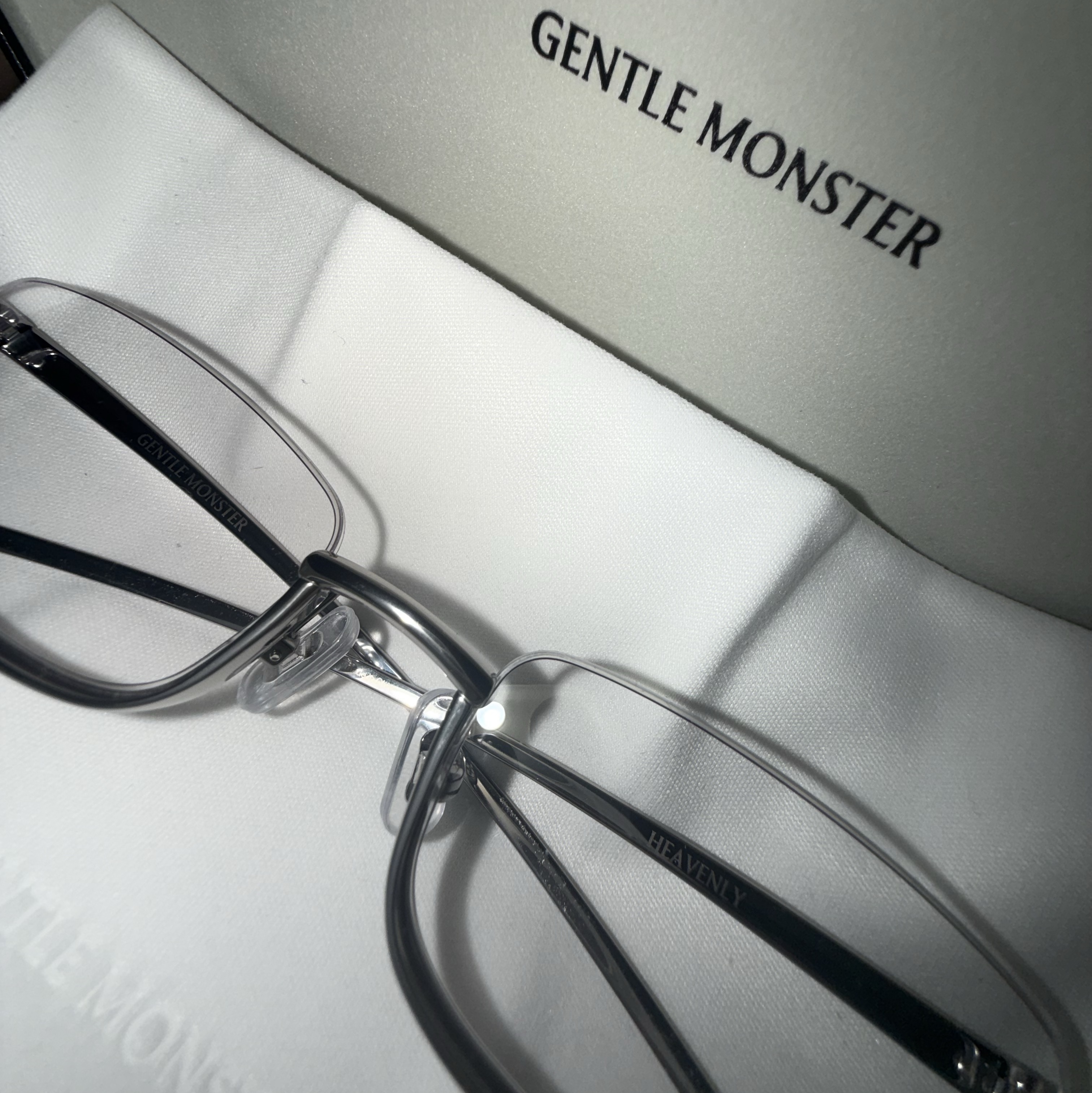 Gentle Monster Heavenly 02 Silver Clear 착용 스타일 - 1