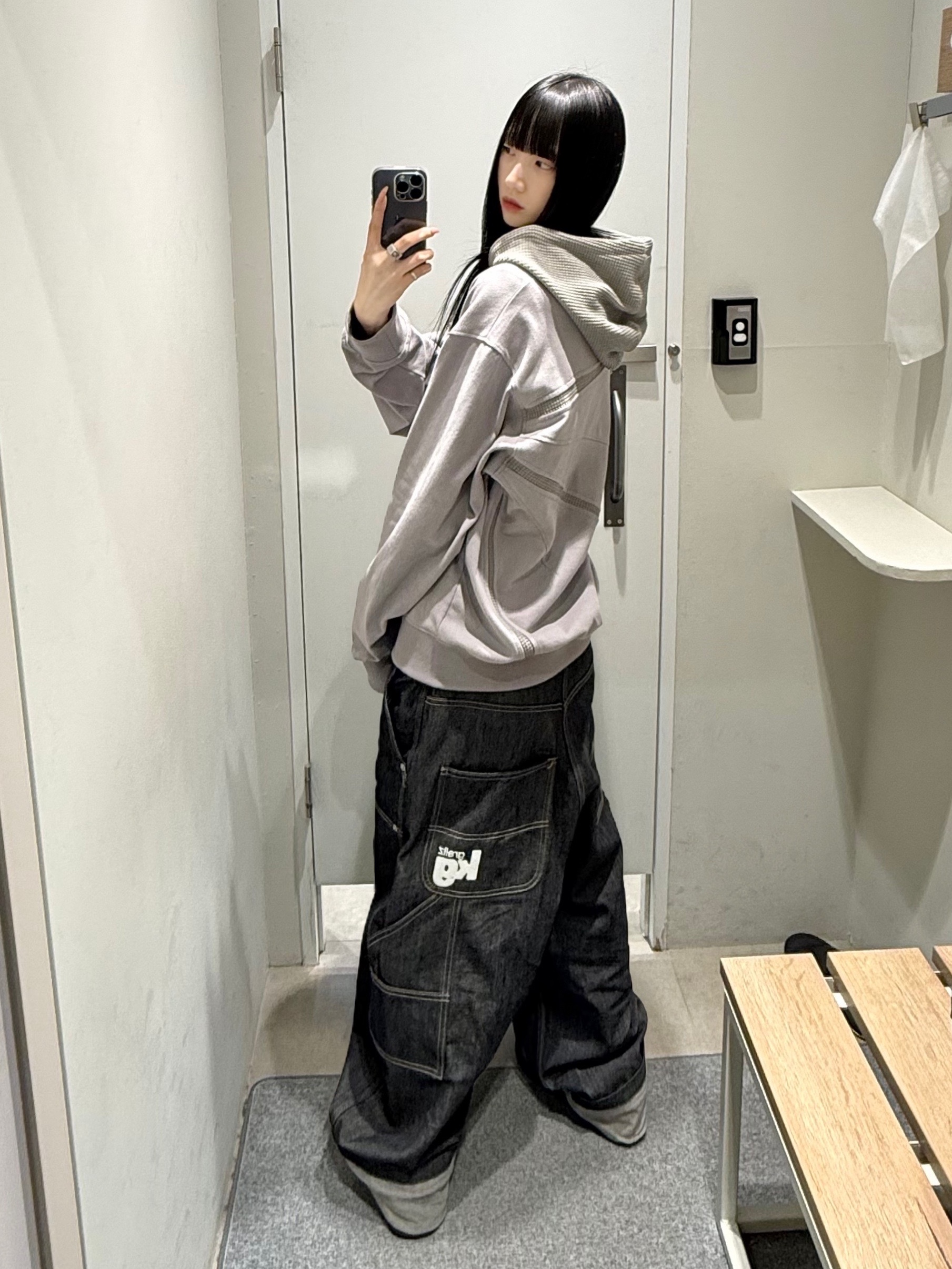 Xlim EP.8 01 Hoodie Light Gray 착용 스타일 - 2