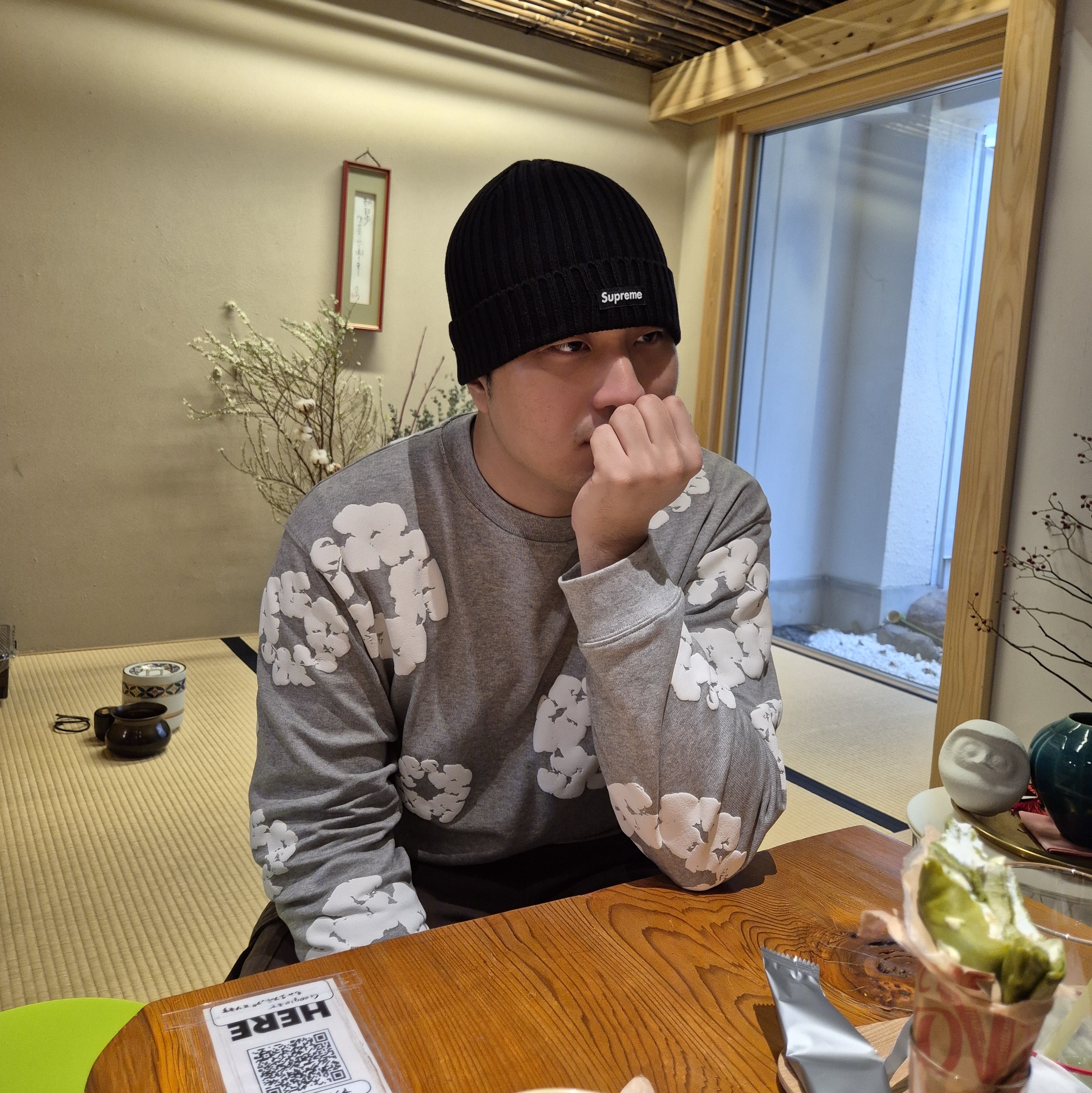 Denim Tears Long Sleeve Cotton Wreath T-Shirt Grey, Supreme Overdyed Beanie Black 착용 스타일