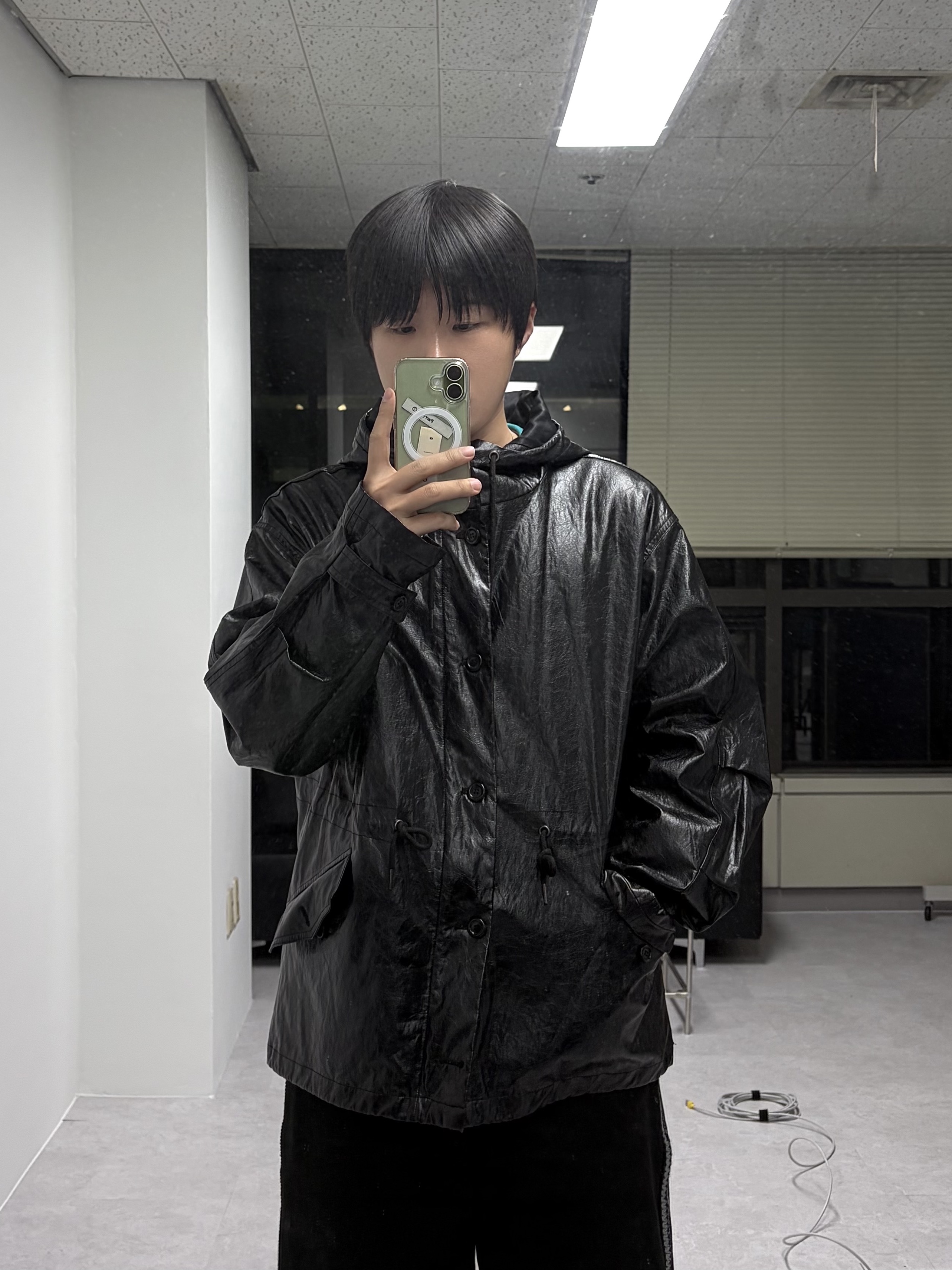Balenciaga Tyrex Sneakers Black, noun Track Sweat Pants Black 착용 스타일 - 2