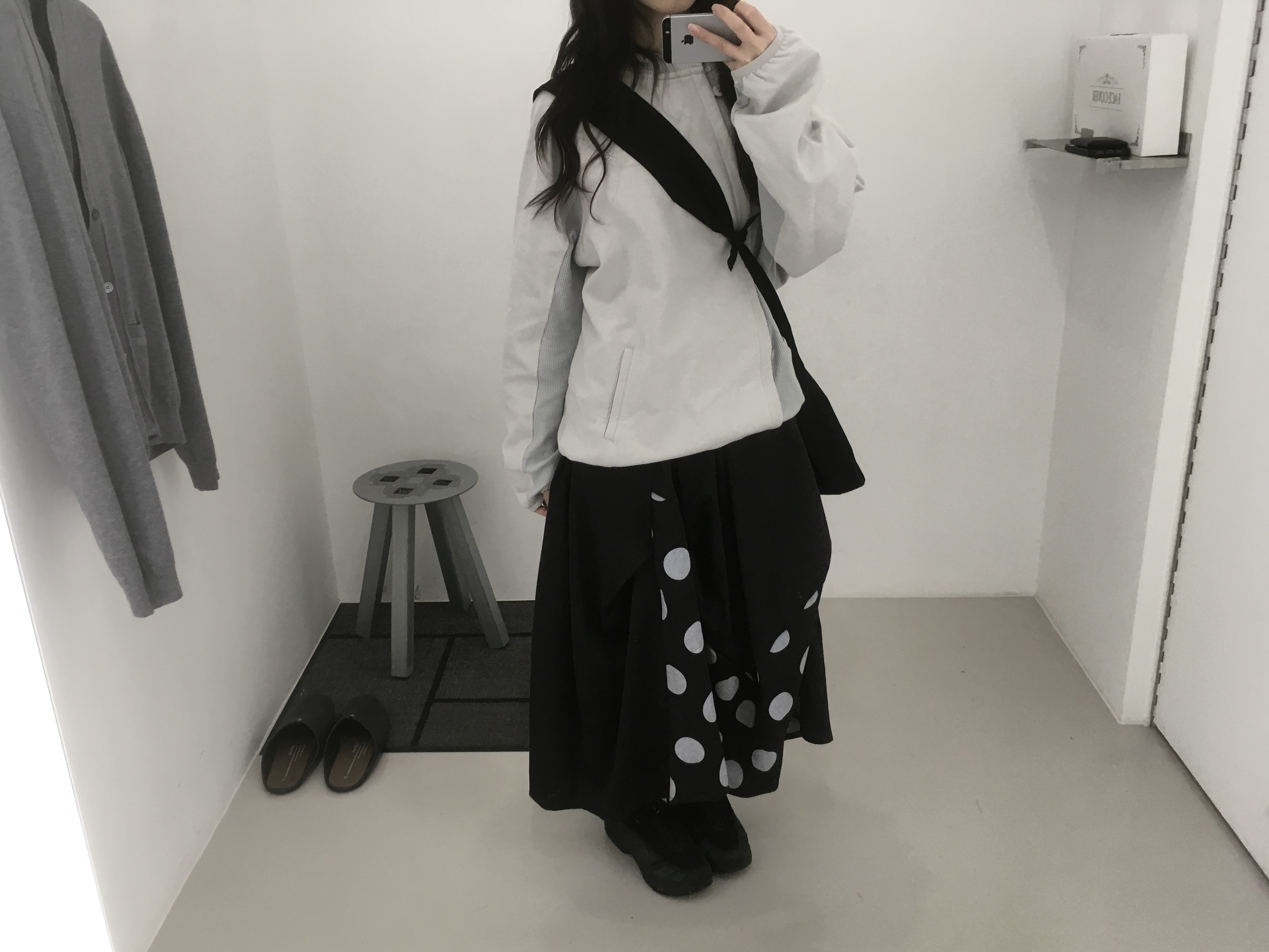 (W) Nike Air Max SNDR Gore-Tex Black and Dark Smoke Grey 착용 스타일