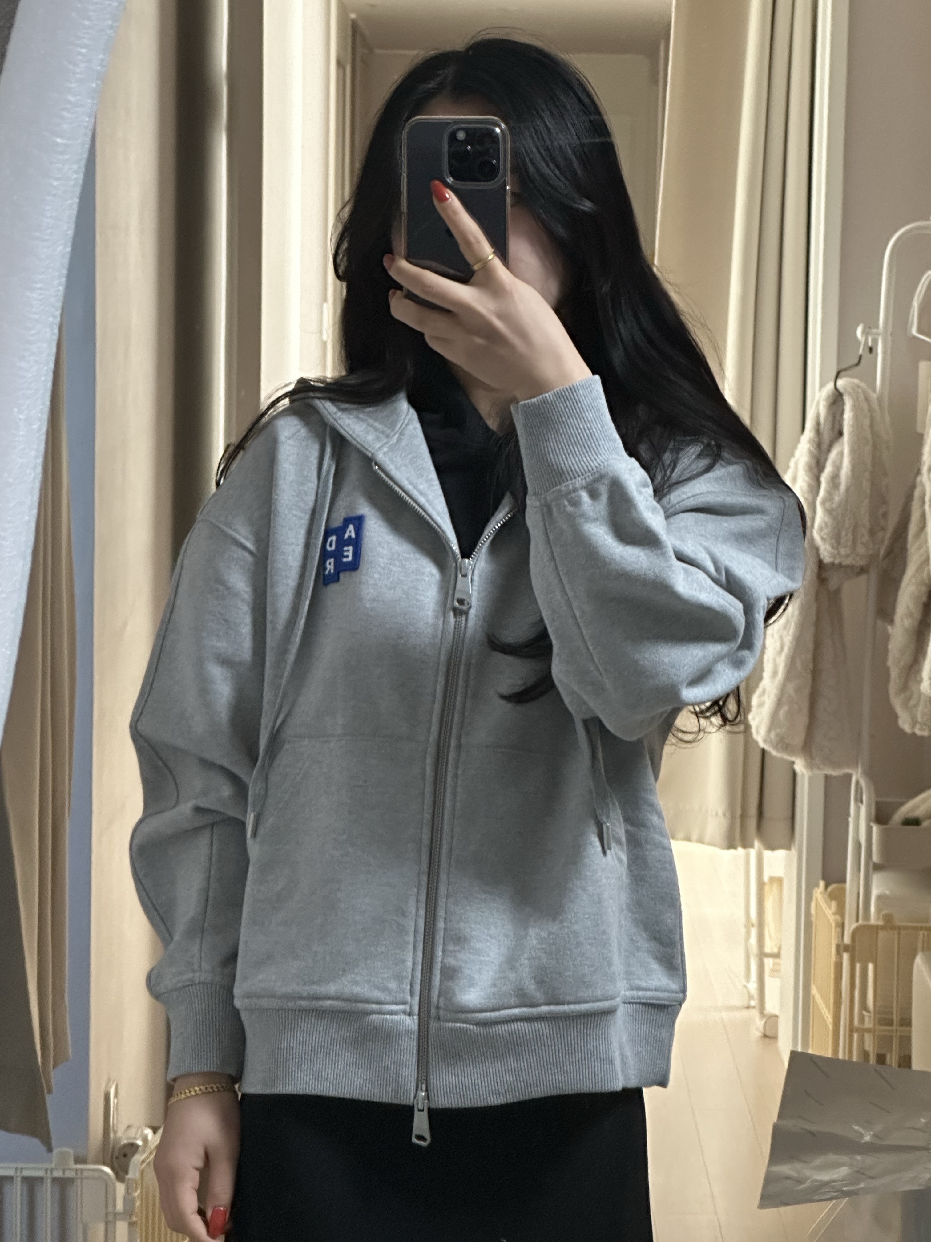 Ader Error Sig; TRS/BL Tag Hoodie Zip-Up 02 Grey 착용 스타일 - 3