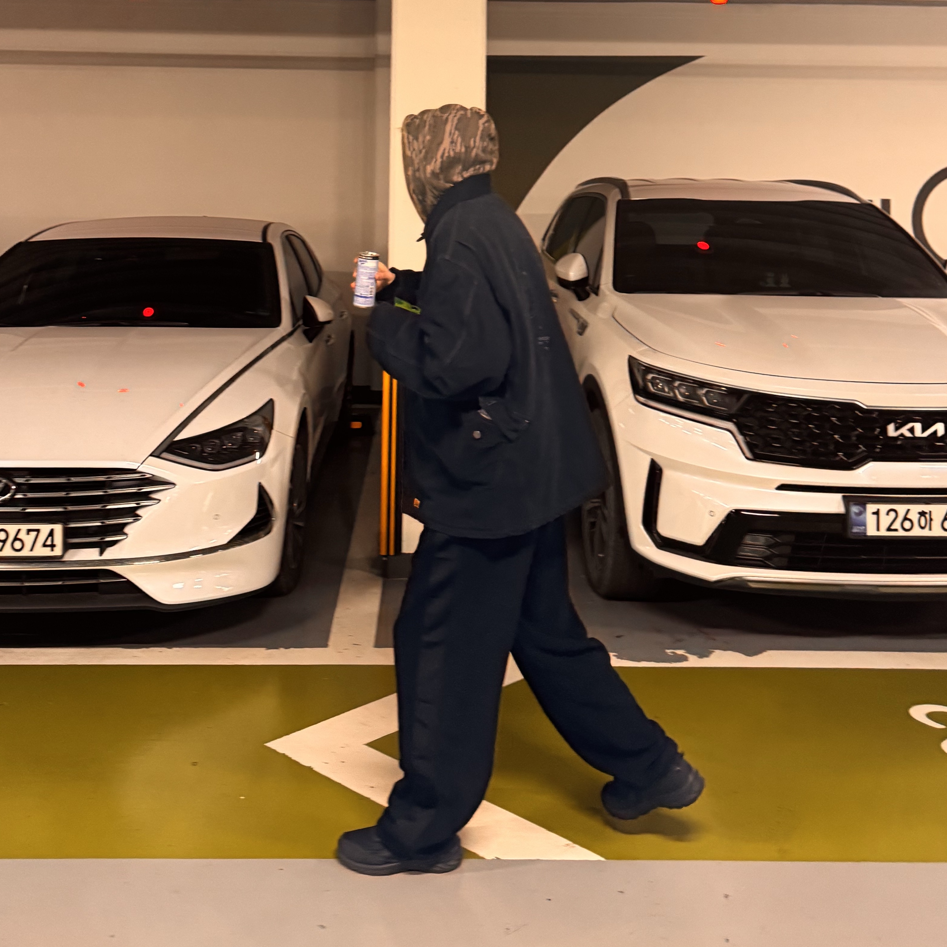 Asics Gel-Venture 9 Black - 4E Extra Wide, Uniqlo x Needles Fleece Wide Pants Longer Length Black - JP 착용 스타일 - 2