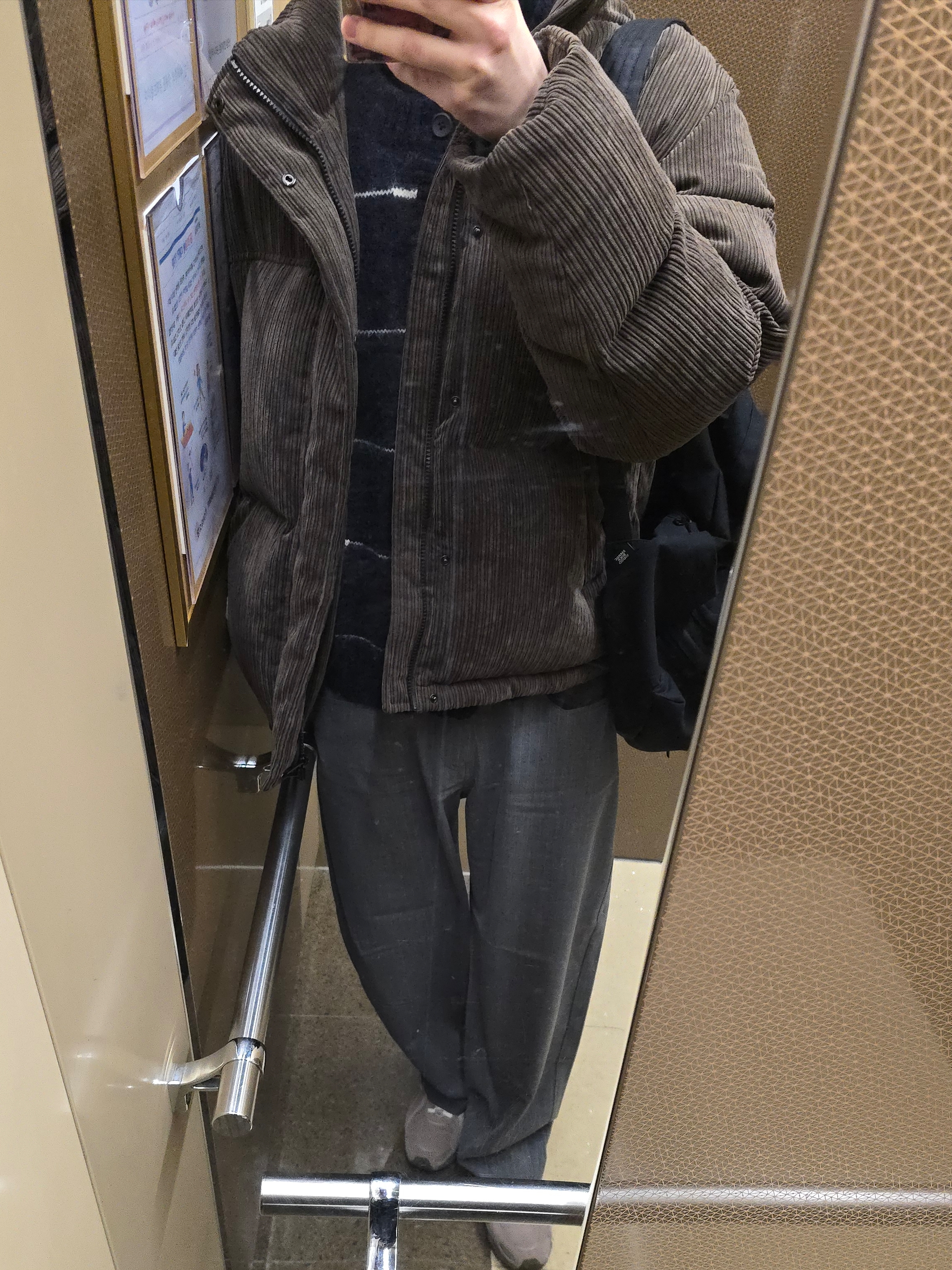 Millo Archive Reflect Stripe Pants Gray 착용 스타일