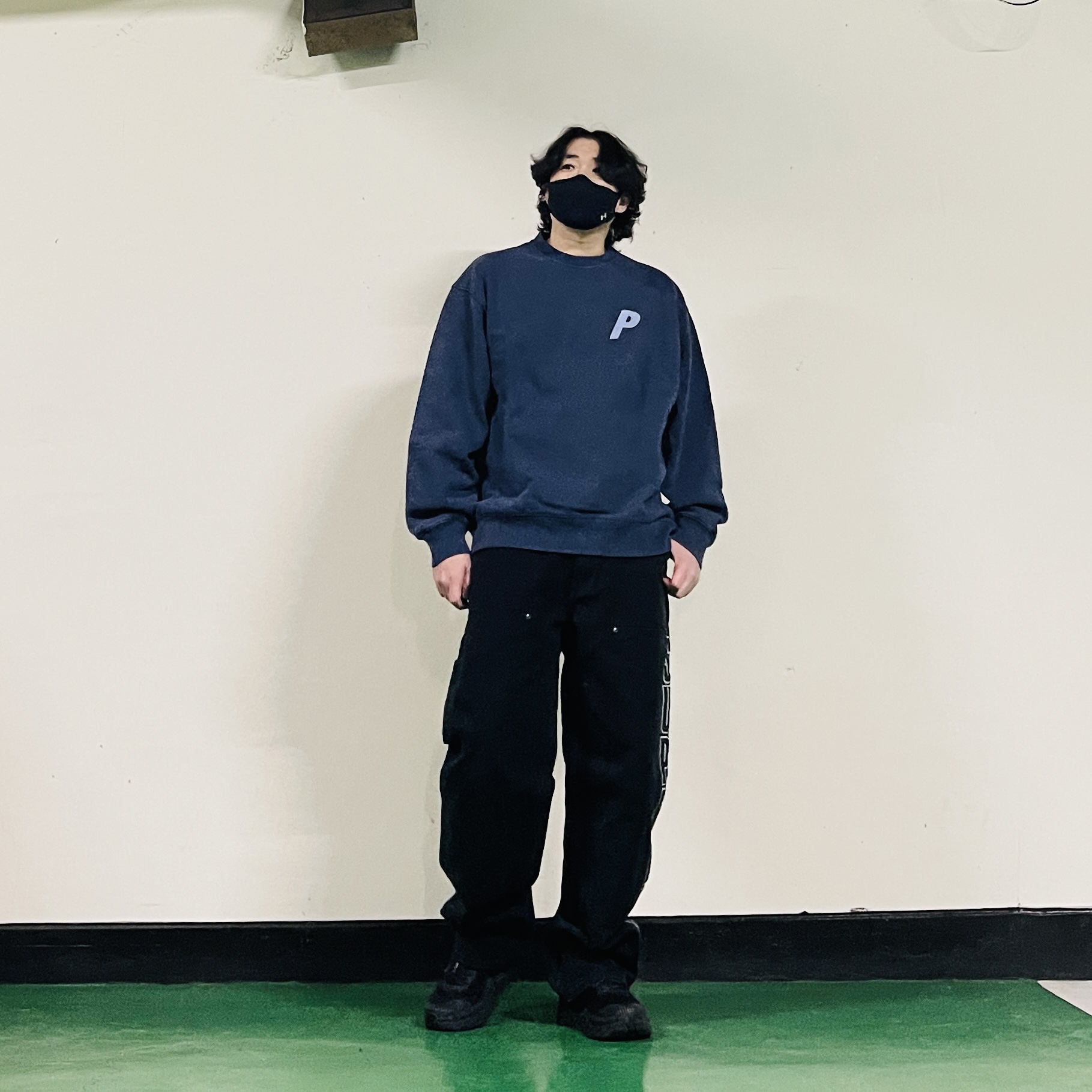 Supreme Reflective Double Knee Pants Black - 25FW, Palace Pigment P3 Crew Navy - 25SS 착용 스타일 - 4