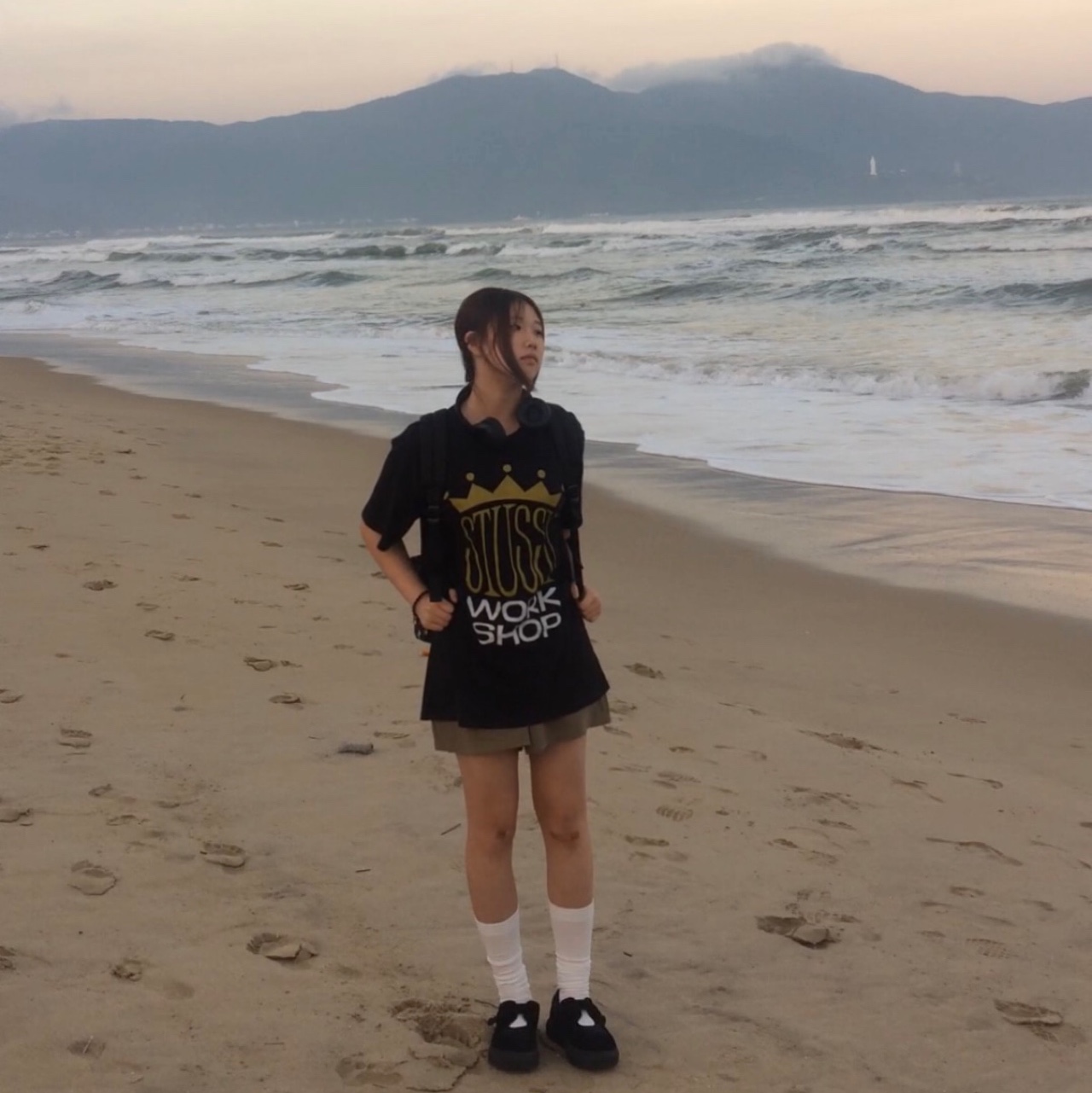 Stussy x Our Legacy King Size Pigment Dyed T-Shirt Black 착용 스타일 - 2