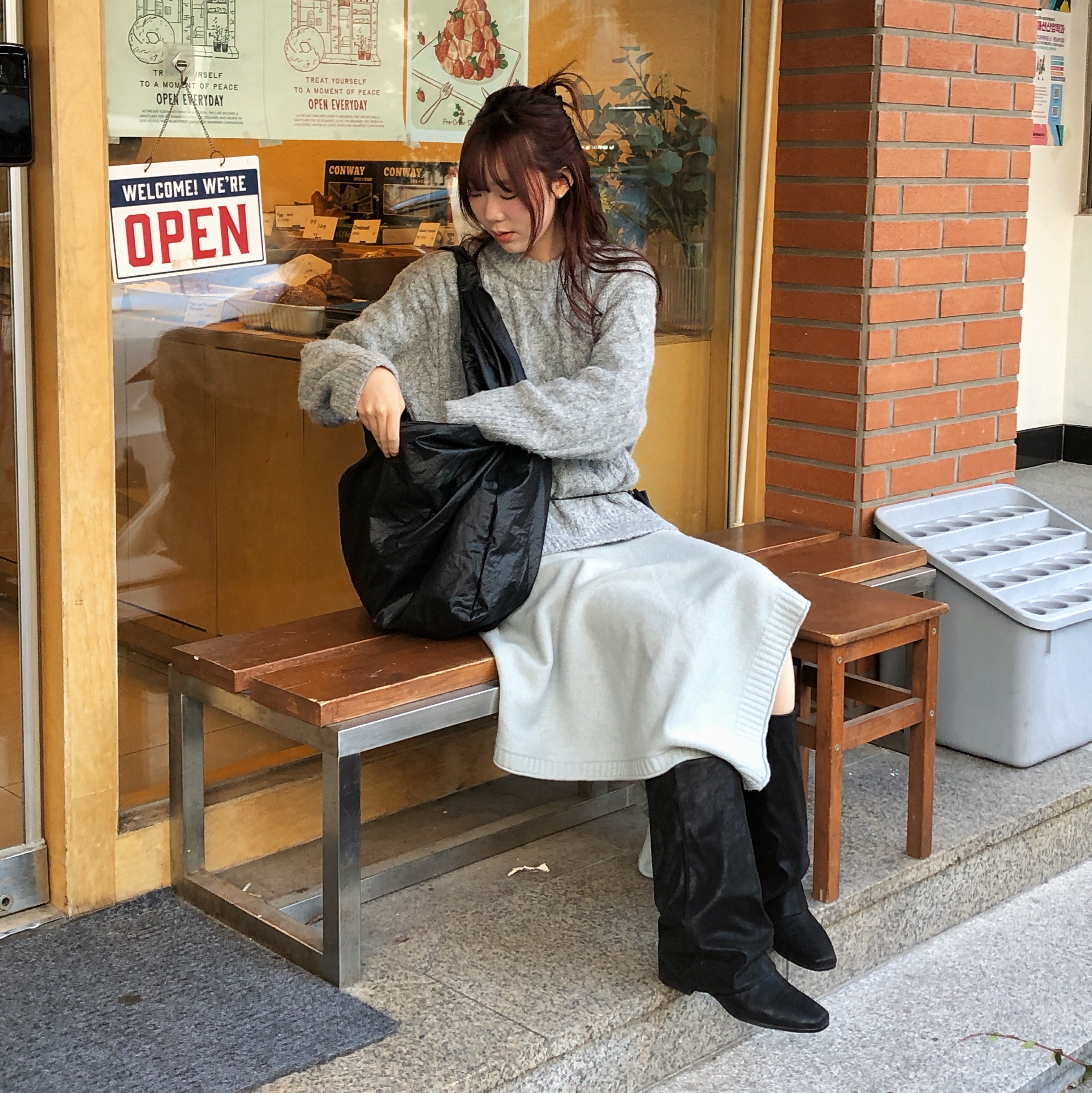 ACOC Glossy Large Tangle Twist Bag_Black, ACOC Modular Wrap Skirt Light Blue 착용 스타일 - 1