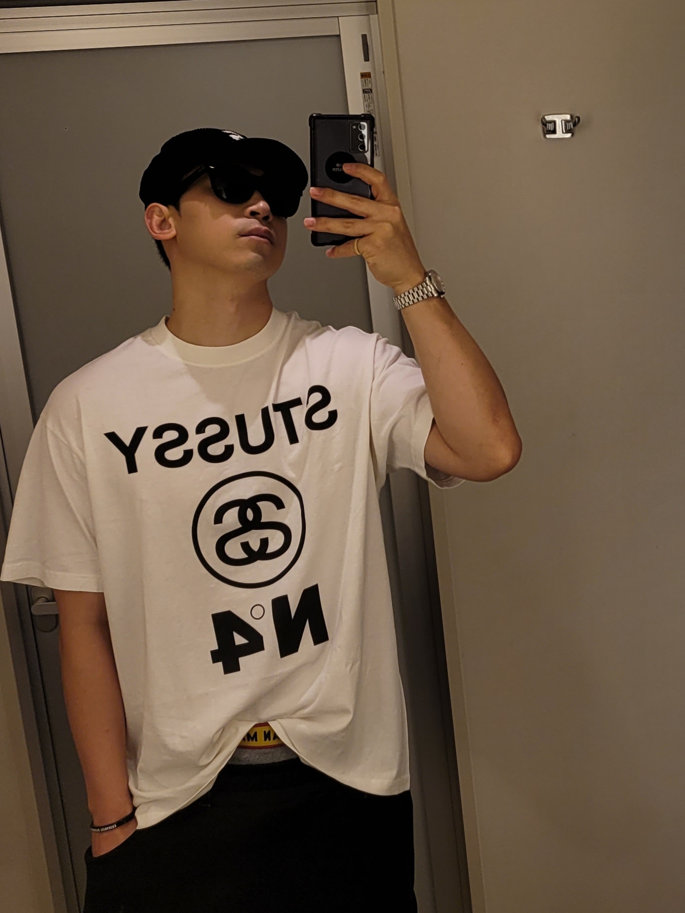 Stussy Basic Stussy Pigment Dyed Crew Natural, MJD Wide Carpenter Bermuda Shorts Black 착용 스타일 - 2