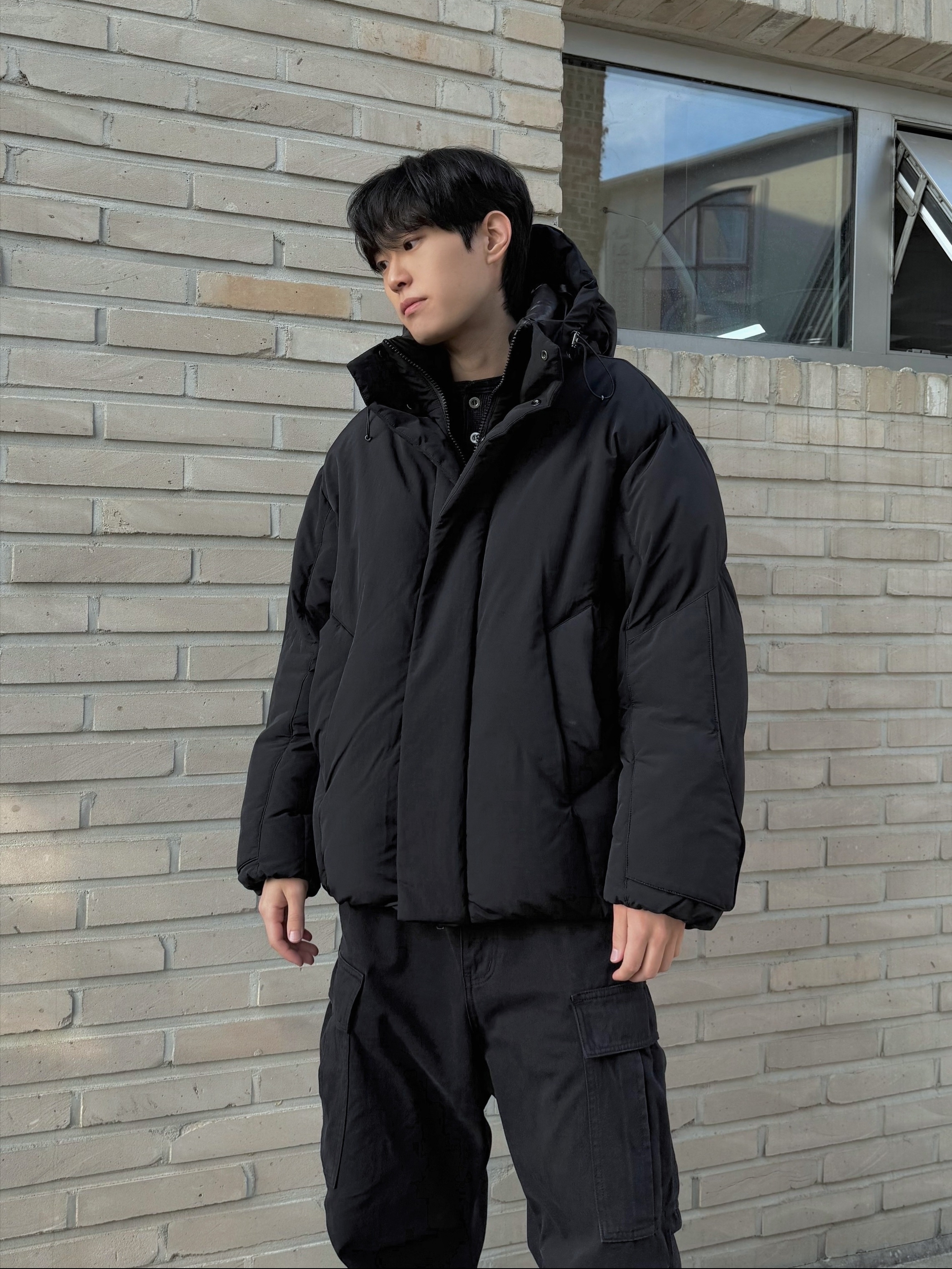 Customellow Hoodie Down Puffer Jacket Black, Maison Mihara Yasuhiro Peterson OG Sole Canvas Low Sneakers Black Black 착용 스타일 - 3