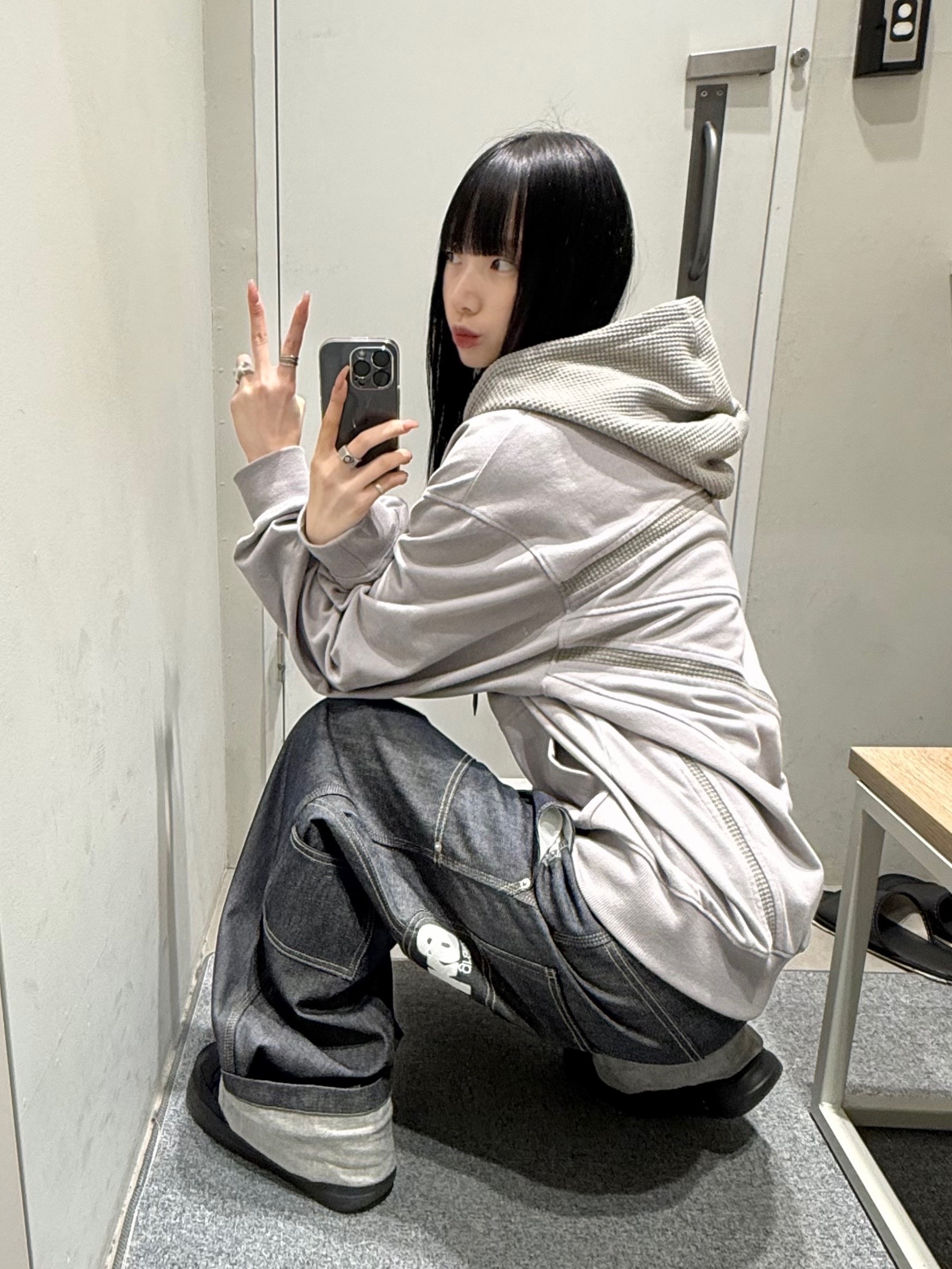 Xlim EP.8 01 Hoodie Light Gray 착용 스타일 - 1