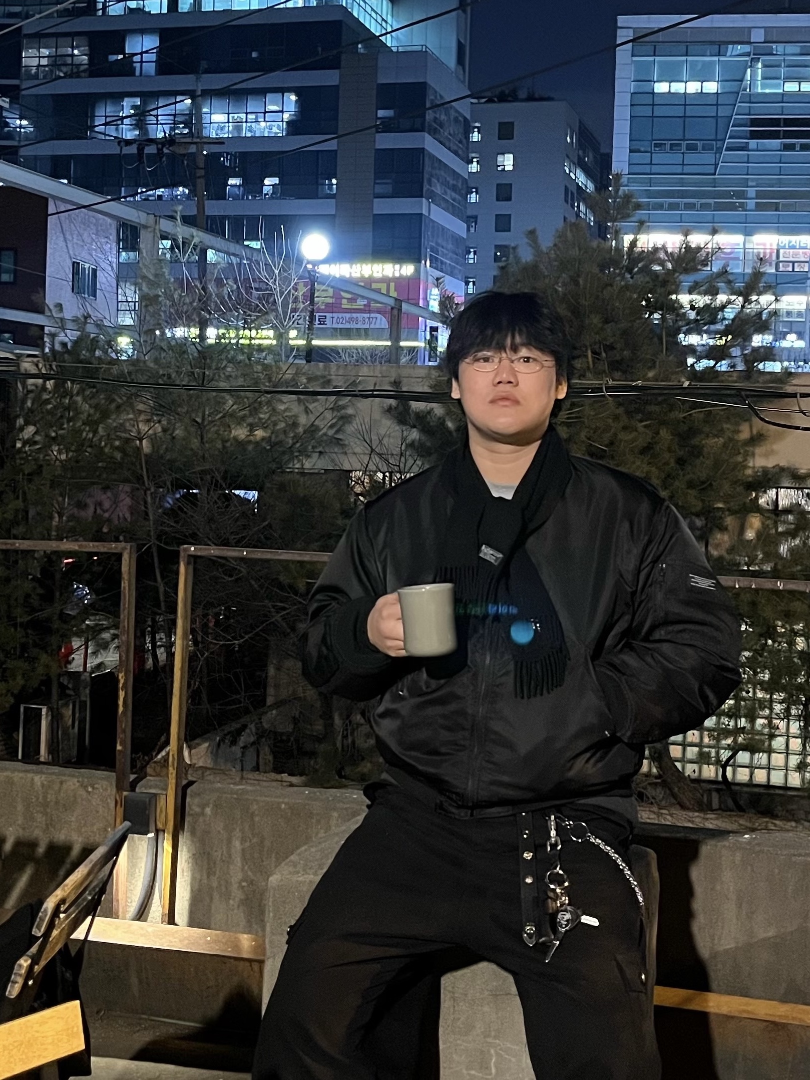 Dr. Martens 1461 Inferno Silver Black, Aoiro x Pog Service Hikari M65 Curved Pants Vintage Black 착용 스타일 - 1