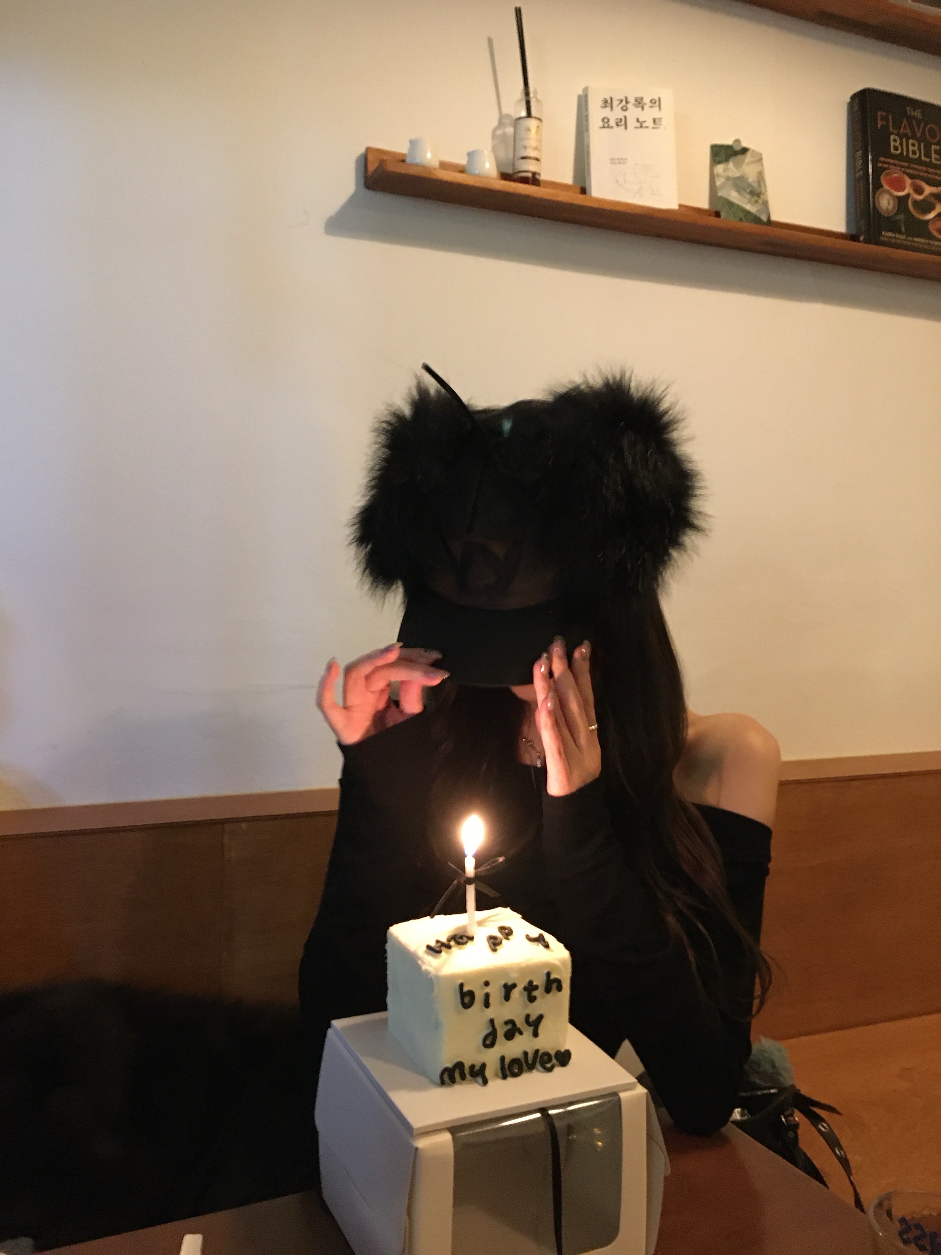 Open Yy Faux Fur Earflap Cap Black, NUMBERING #3729 Round Brilliant Gradient Cross Necklace White 착용 스타일 - 6