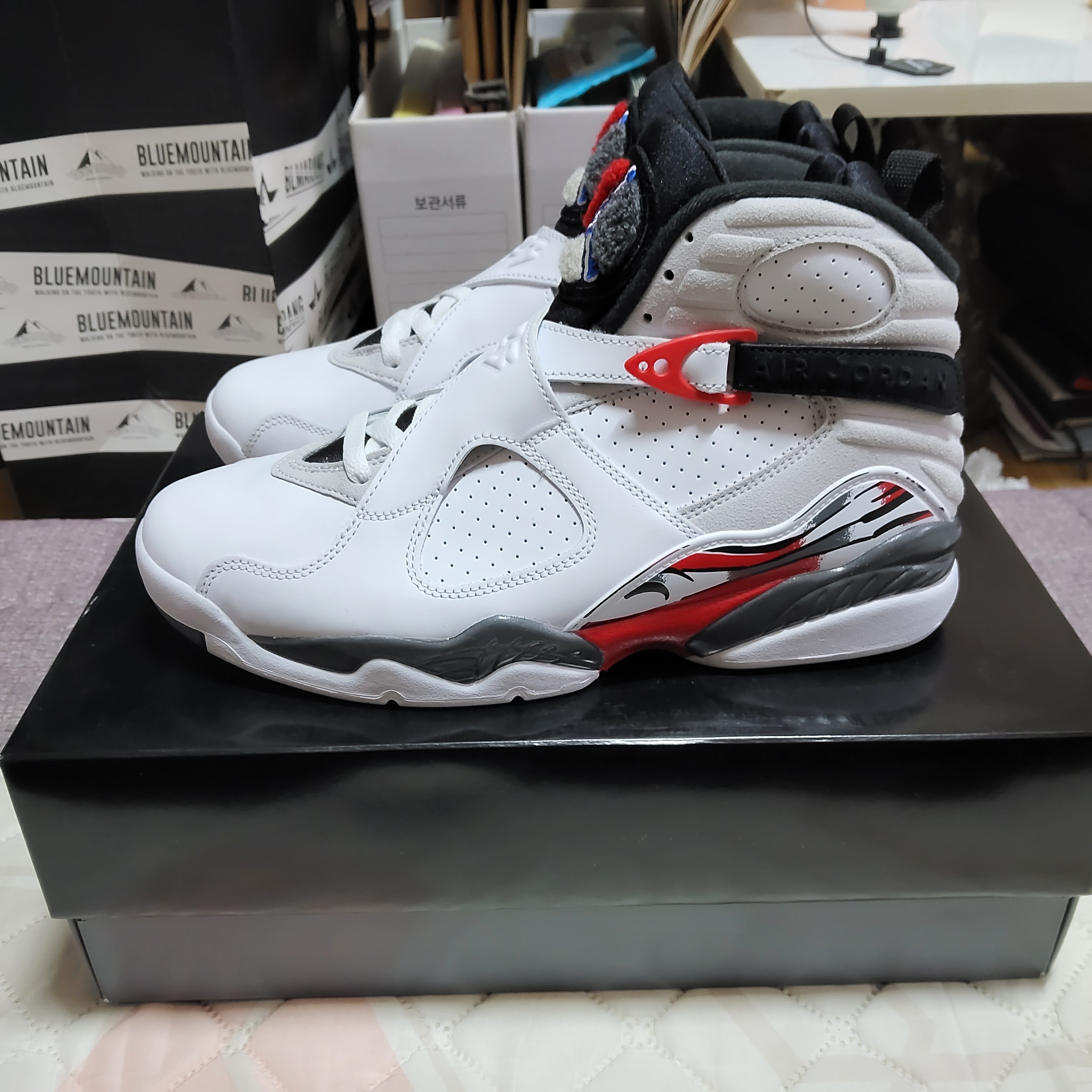 Jordan 8 Retro Bugs Bunny 2025 착용 스타일 - 1