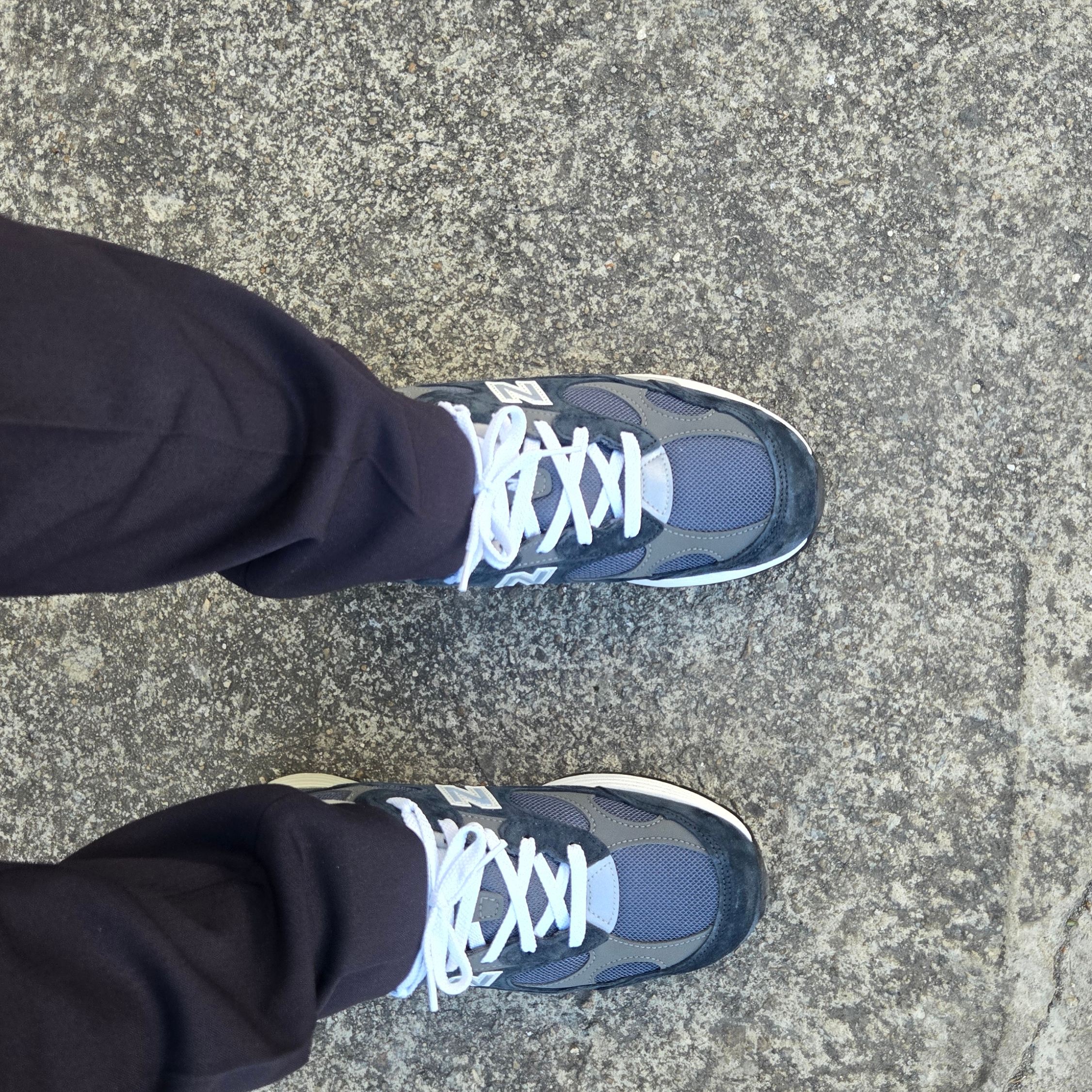 New Balance 992 Made in USA Core Navy 착용 스타일 - 3