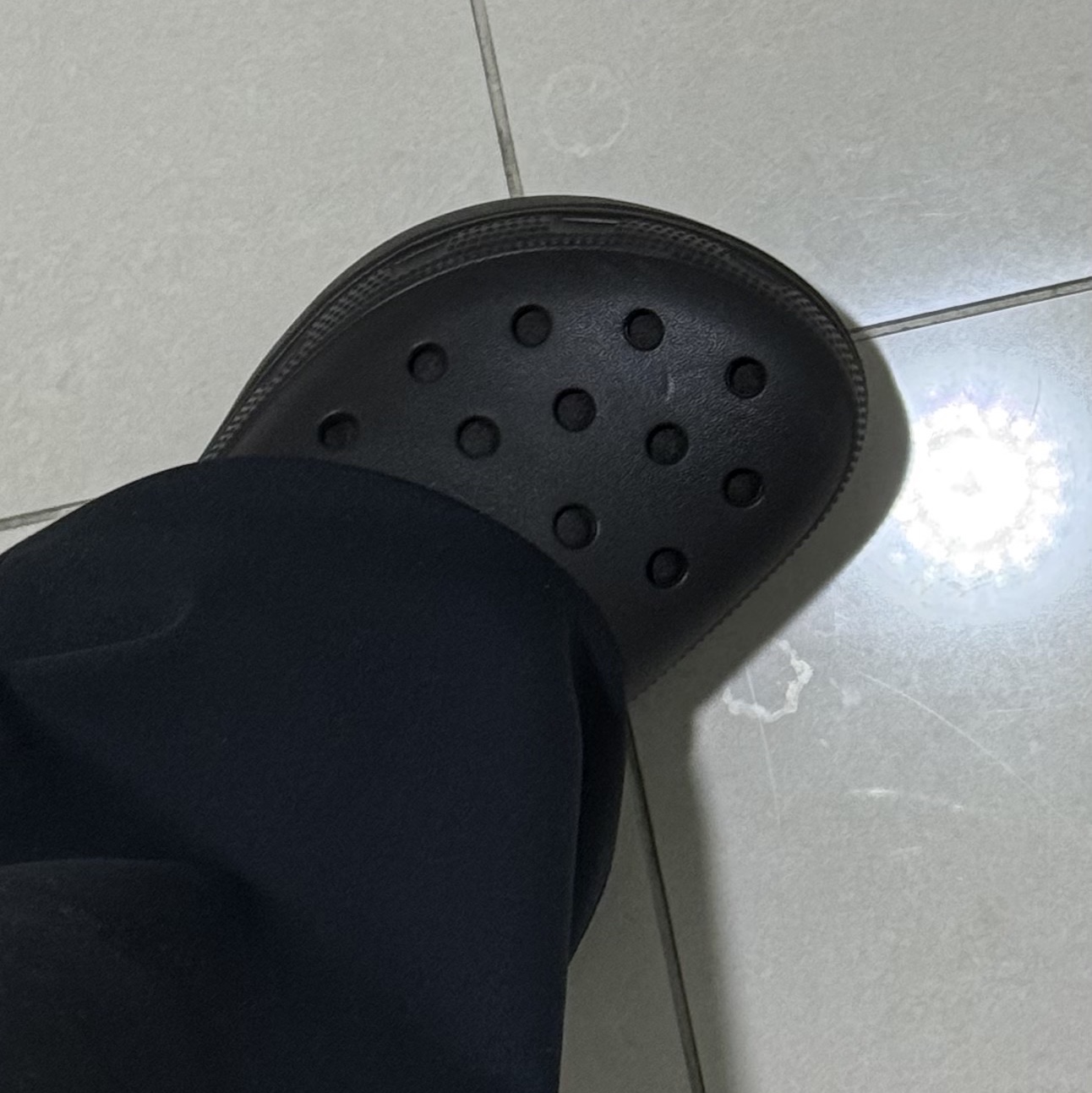 (W) Crocs Classic Platform Lined Clog Black 착용 스타일