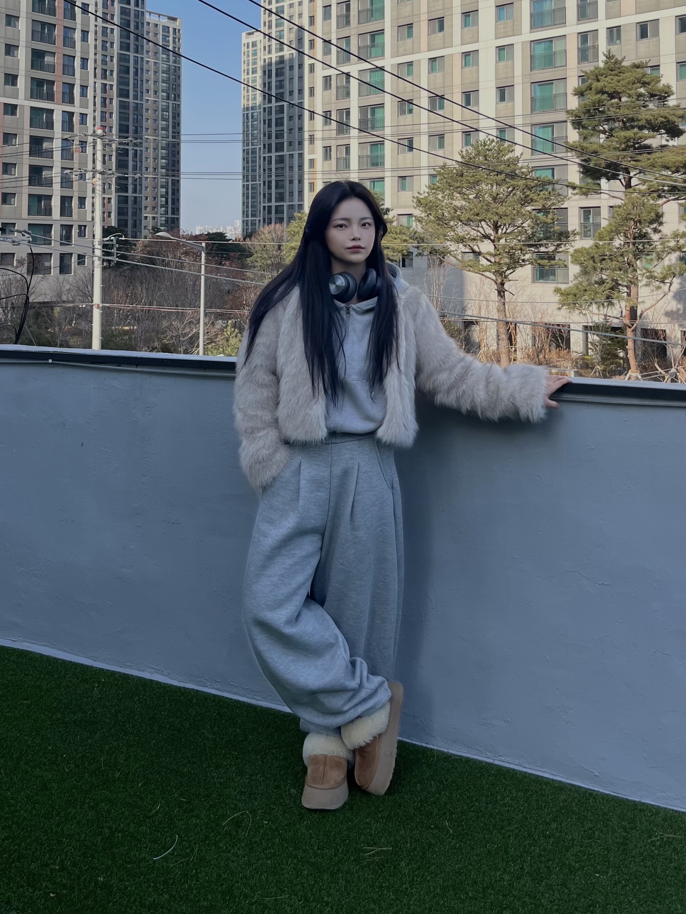 (W) UGG Funkette Slides Chestnut, [12% 쿠폰] Bang & Olufsen Beoplay HX Black Anthracite 착용 스타일 - 2