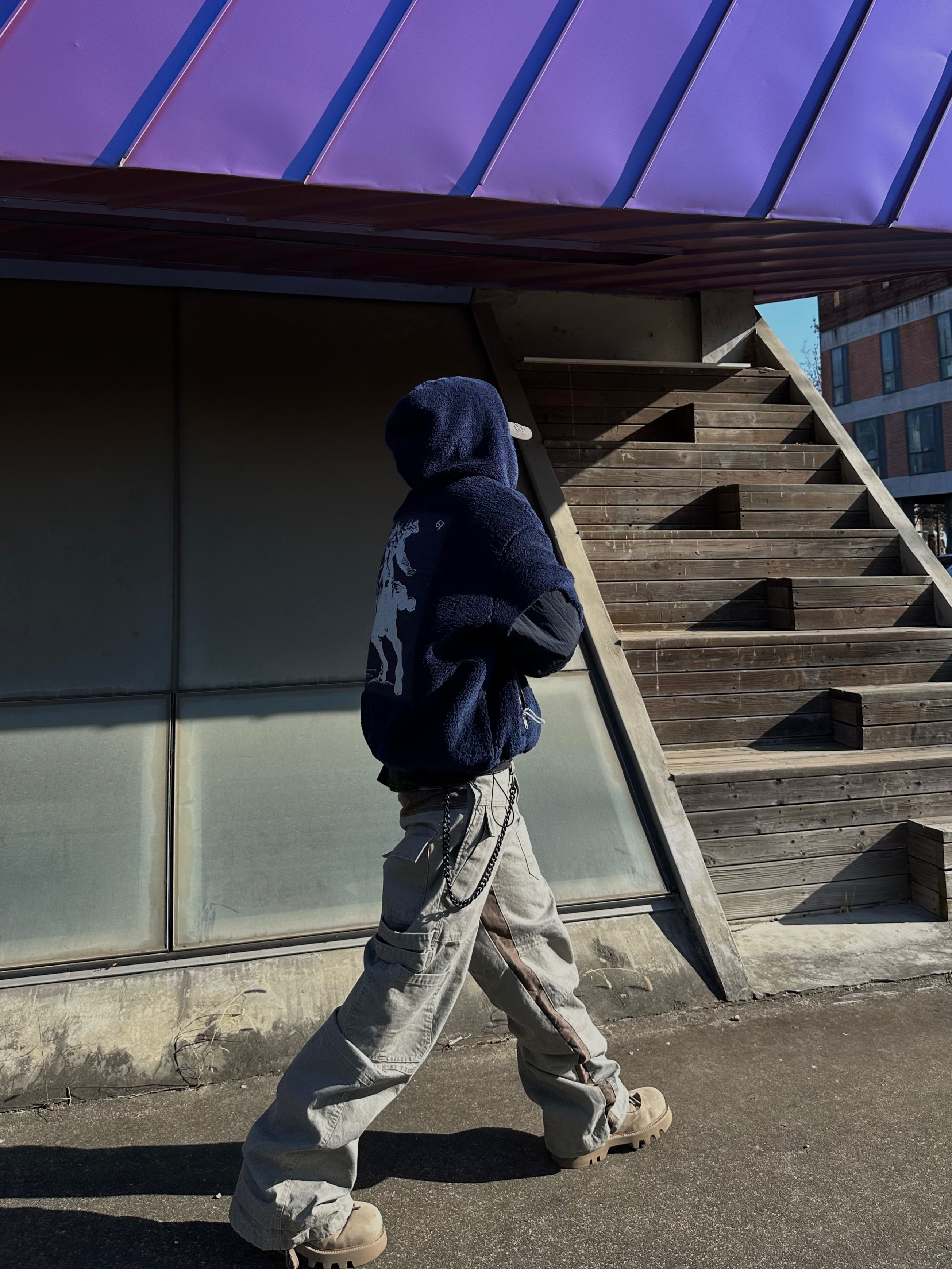 MJD x Weekend Afternoon Squad MW Shearing Hooded Jacket Navy 착용 스타일 - 3