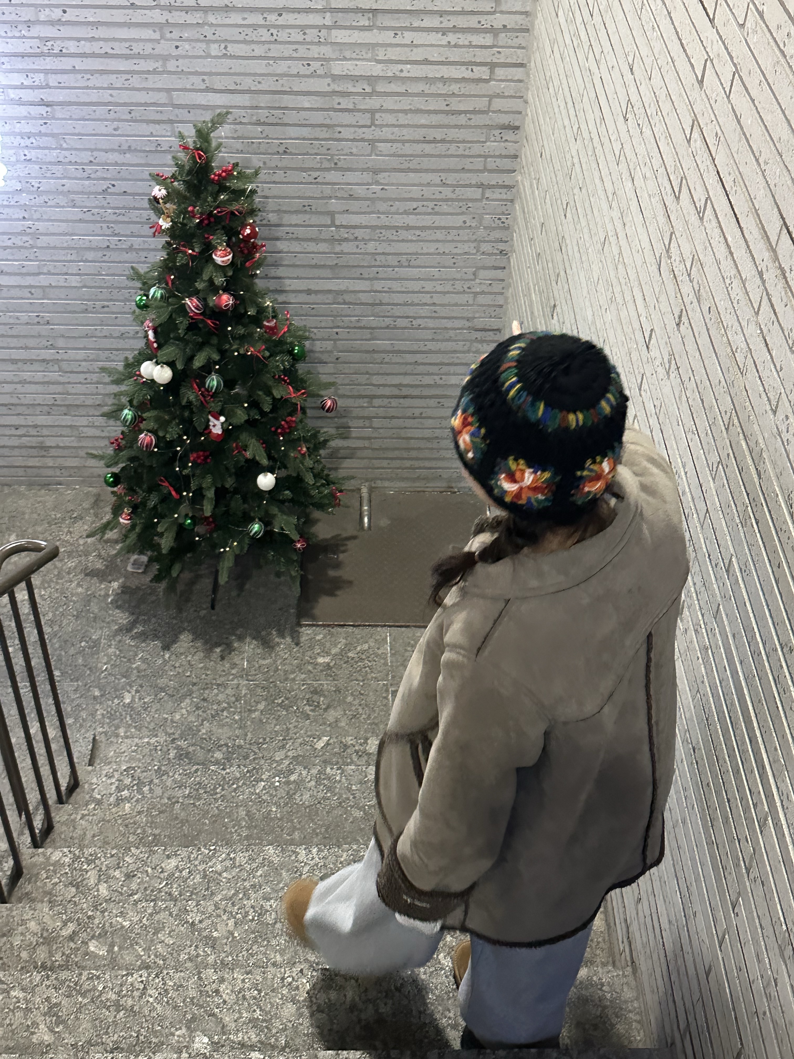 Supreme Crochet Beanie Black - 25SS, (W) UGG Tazz Slipper Sand 착용 스타일 - 1