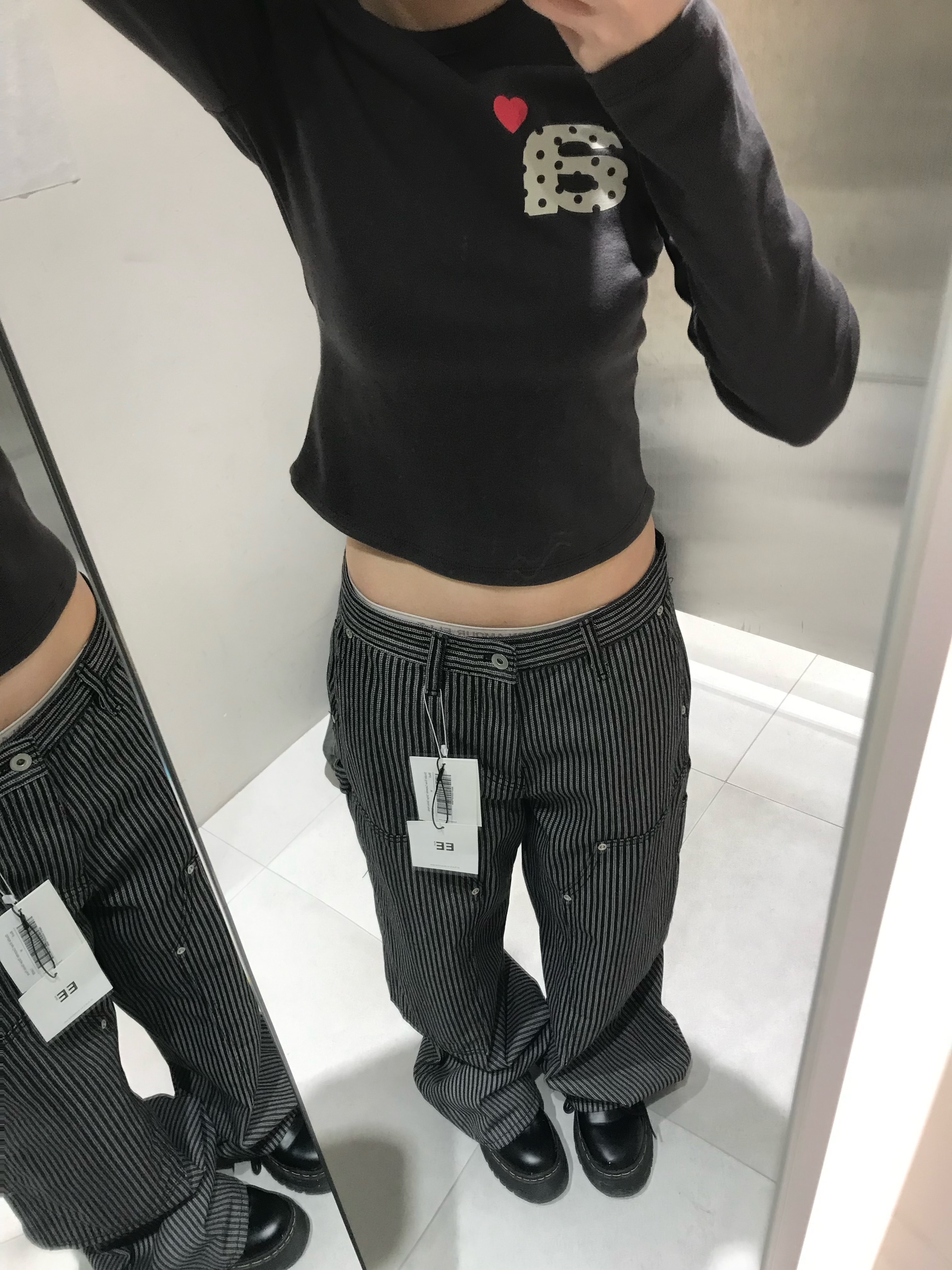 AEAE Dot Small Letter L/S Dark Brown 착용 스타일