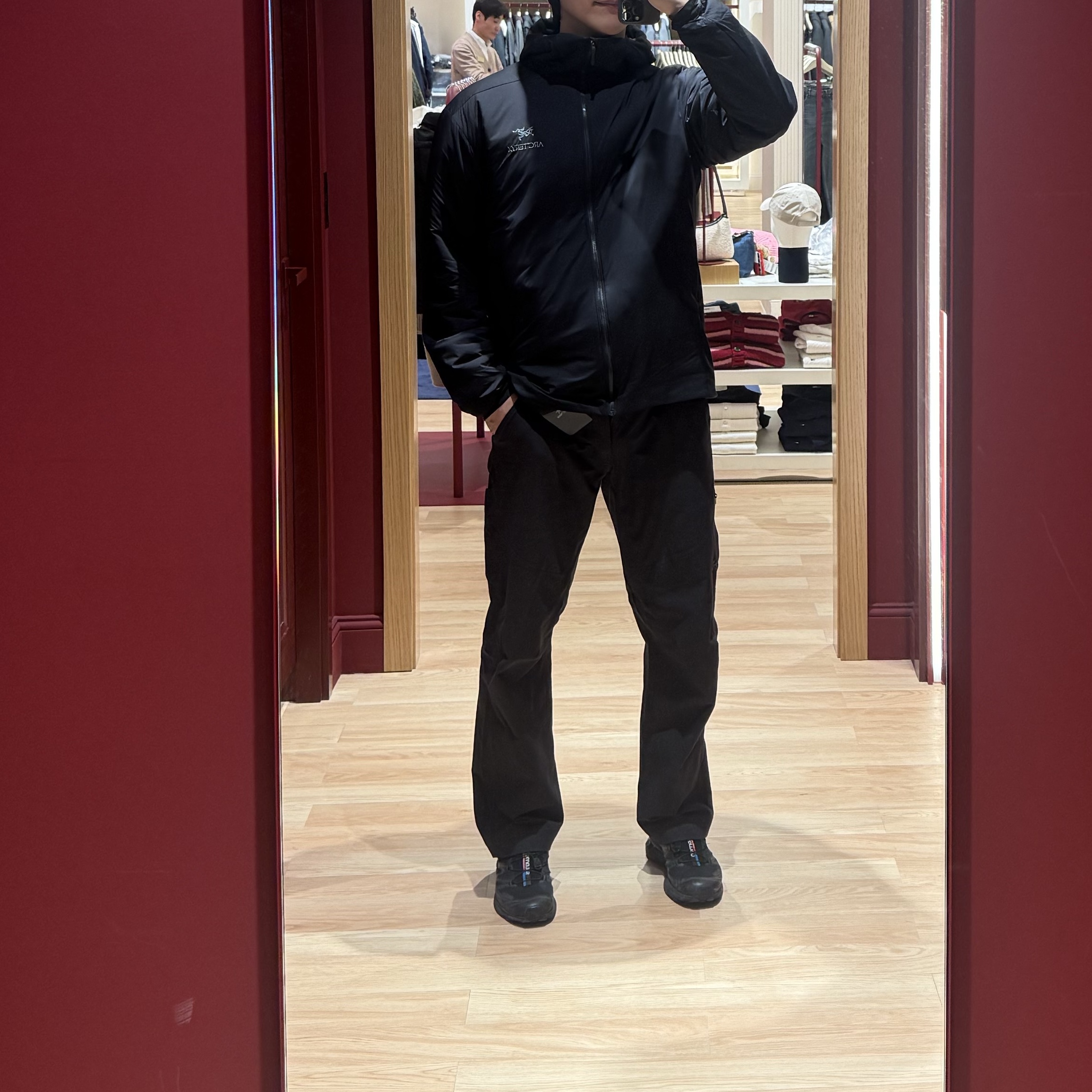 Arc'teryx Cronin Cotton Pants Black, Arc'teryx Atom LT Hoody Black 착용 스타일 - 2