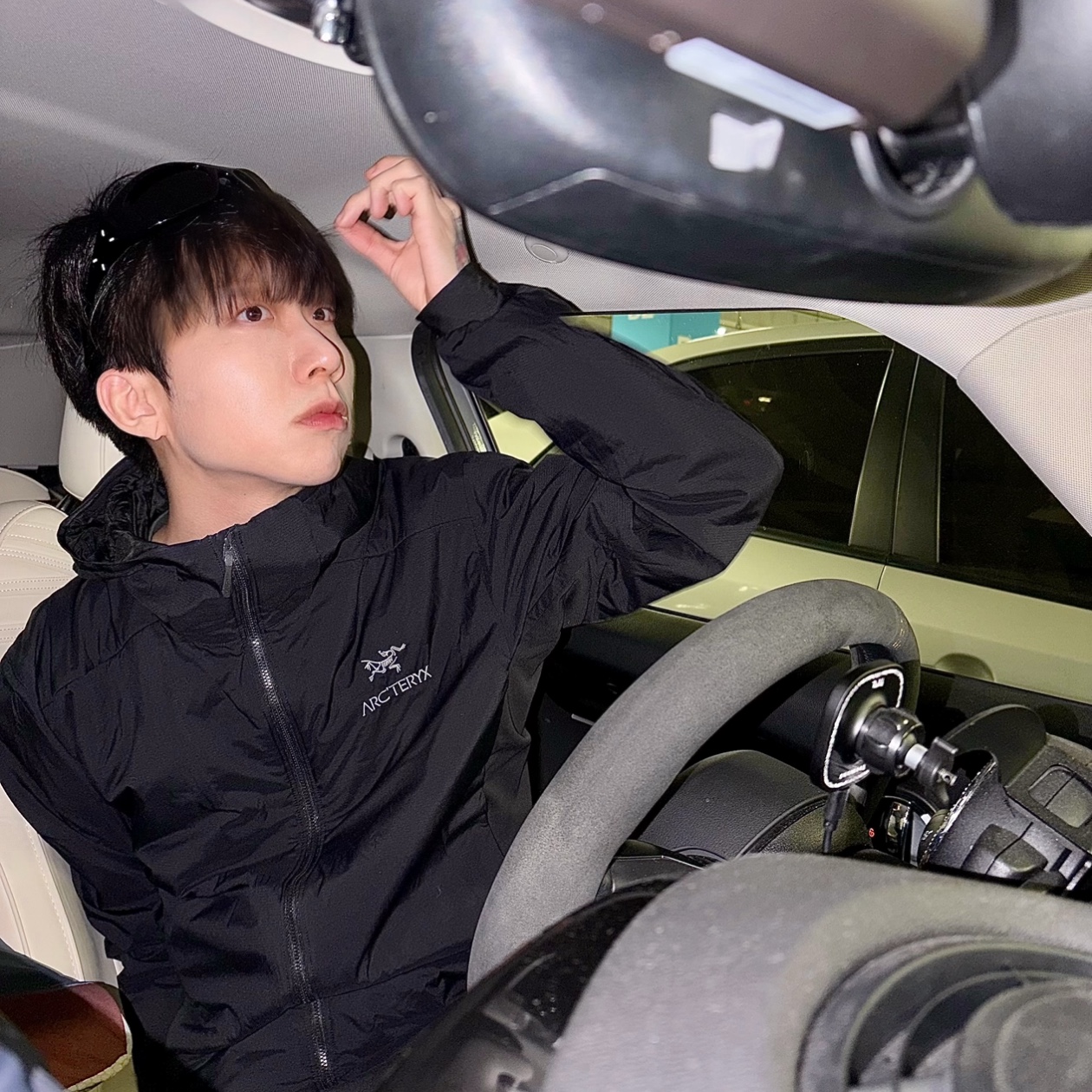 Arc'teryx Atom LT Hoody Black, Gentle Monster x Maison Margiela MM002 Black Black 착용 스타일 - 1