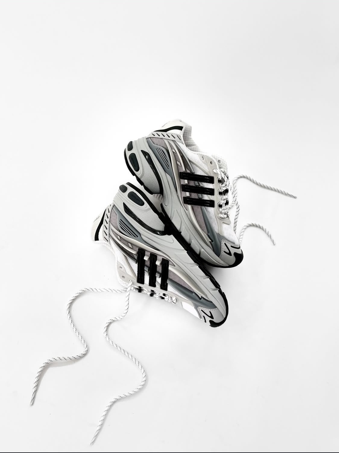 Adidas x Pharrell Williams Adistar Jellyfish Solid Grey Core Black 착용 스타일 - 4