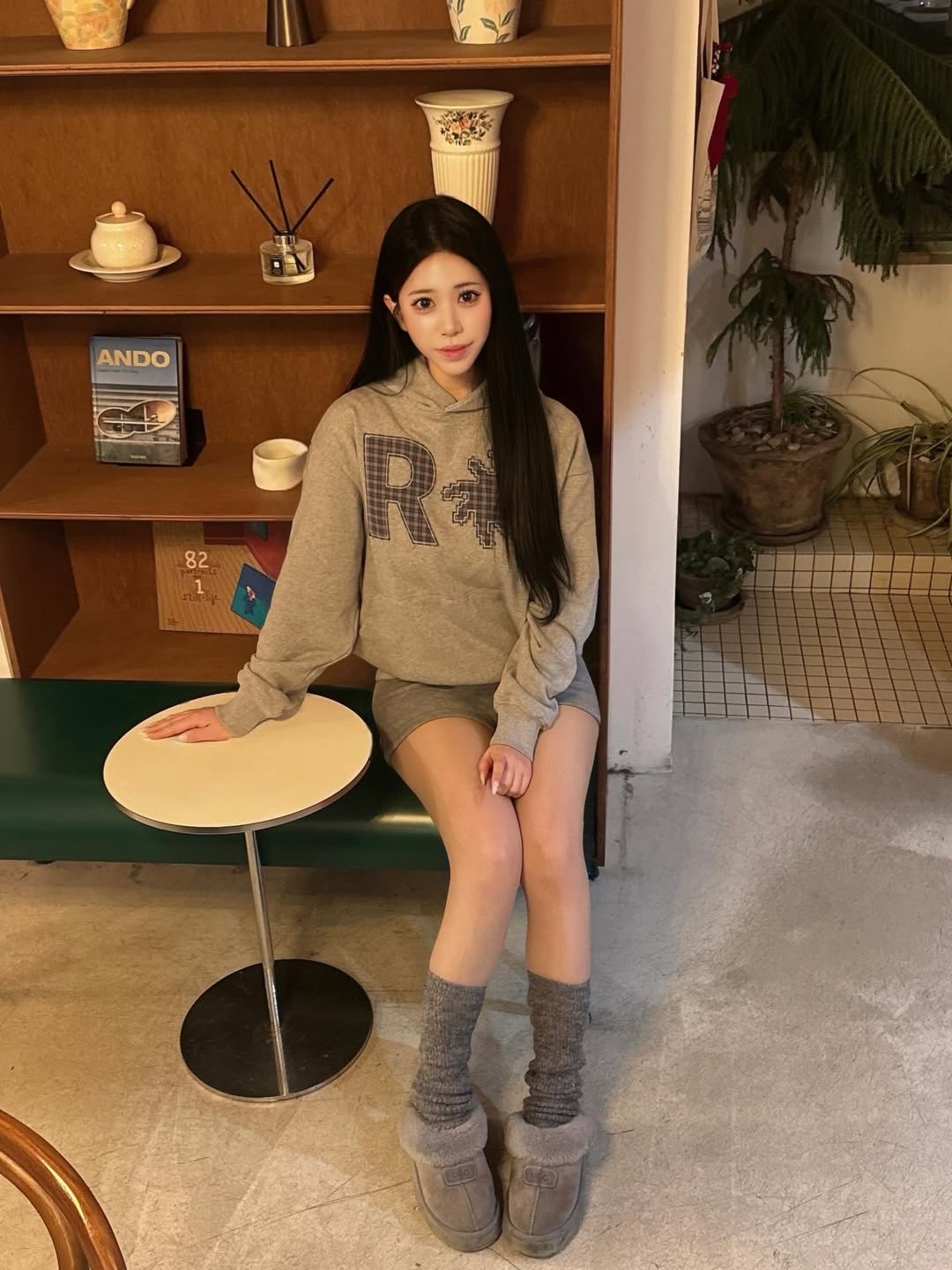 SLOW RECORD HOUSE Check Patch Hoodie Grey 착용 스타일 - 6