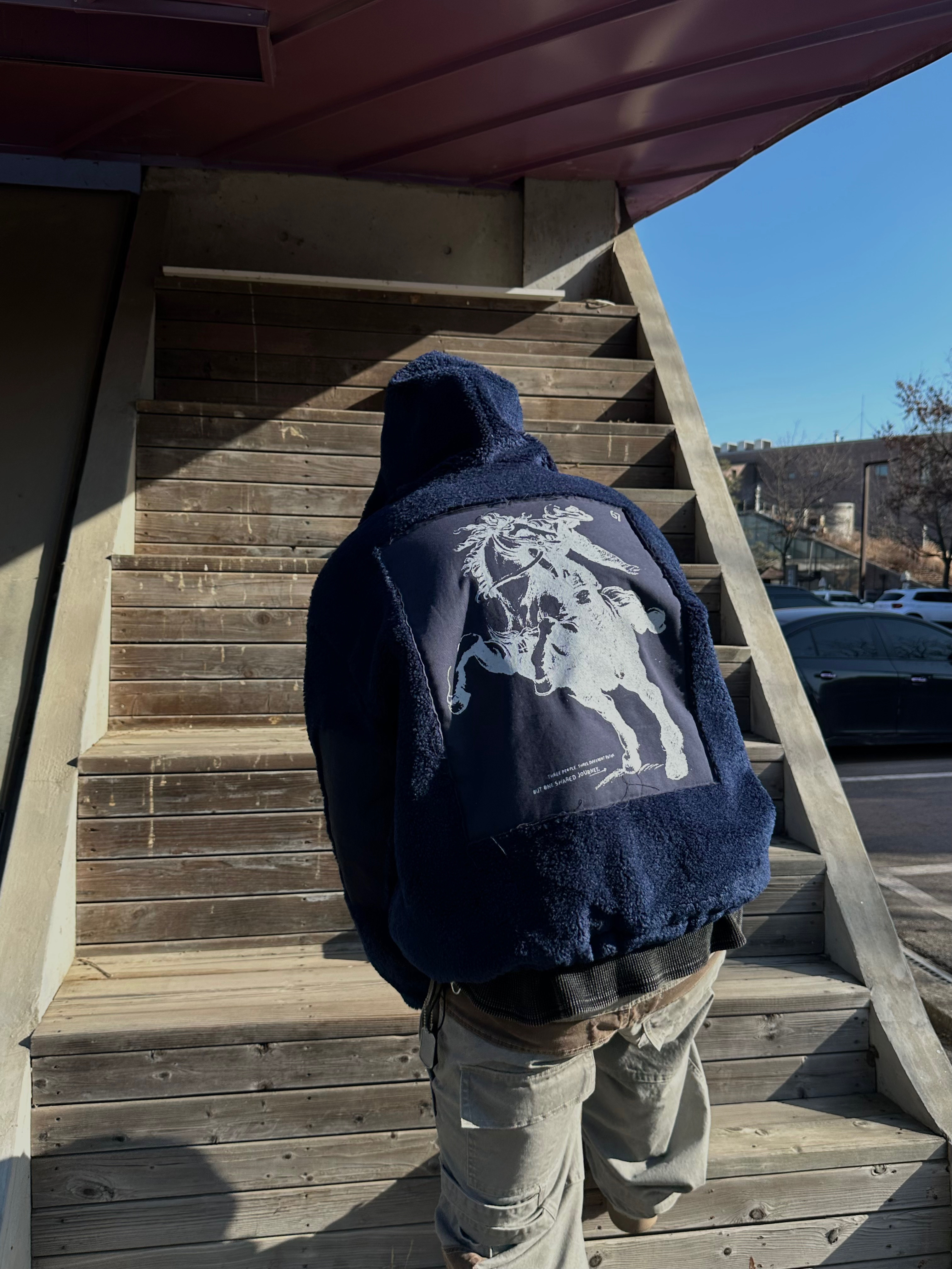MJD x Weekend Afternoon Squad MW Shearing Hooded Jacket Navy 착용 스타일 - 4