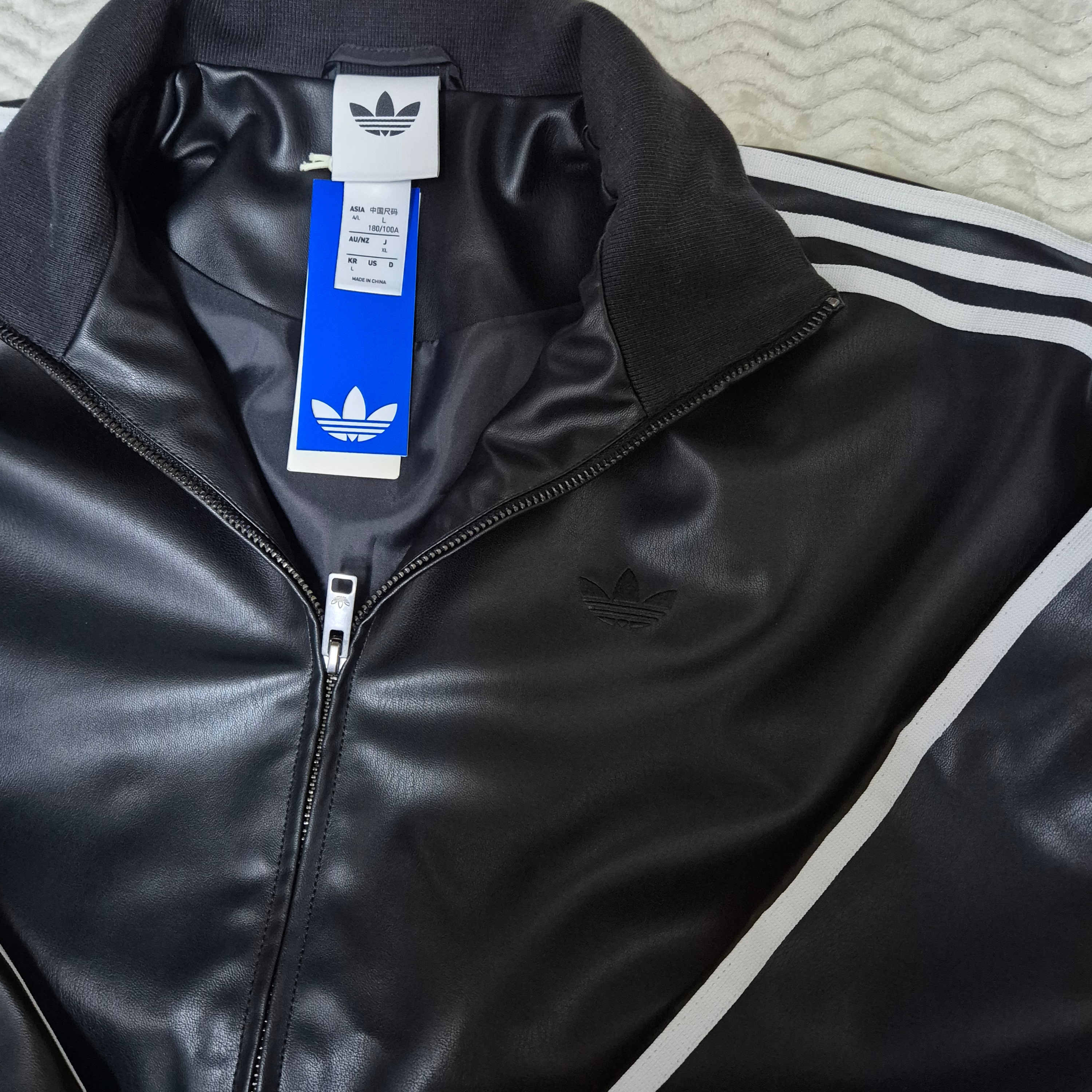 Adidas Pleather 3S Track Top Black - KR Sizing 착용 스타일 - 2