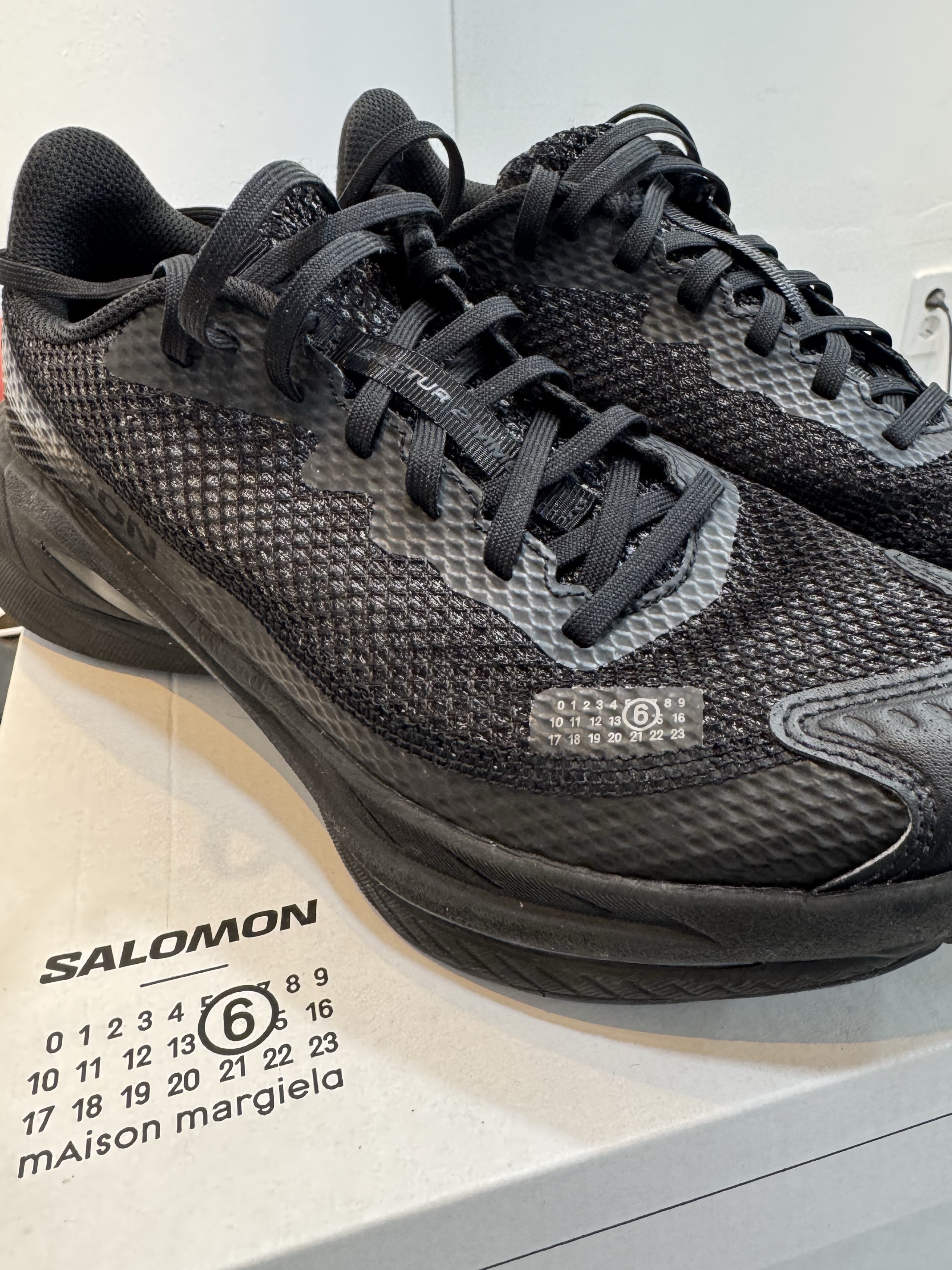 Salomon x MM6 Maison Margiela Spectur 2 Black Pewter 착용 스타일 - 2