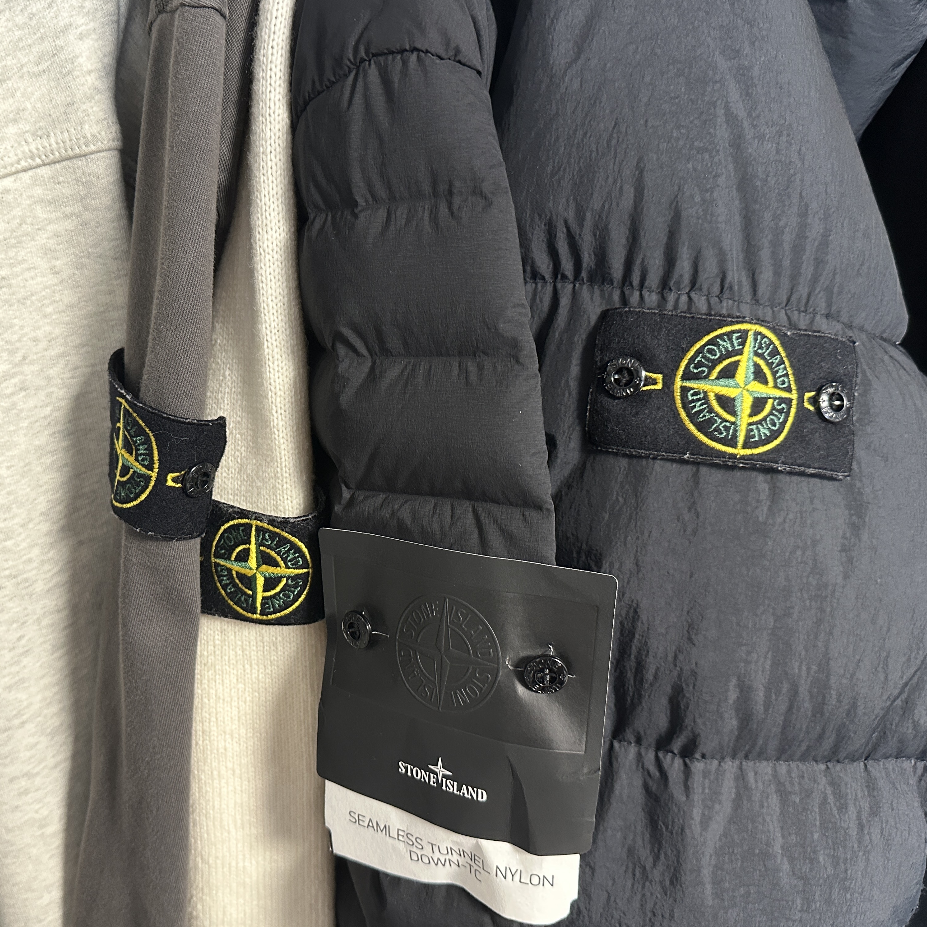 Stone Island 4100020 Seamless Tunnel Nylon Down TC Hooded Jacket with Seamless Feather Tunnels and Anti Drop Black - 25FW, Stone Island 40723 Garment Dyed Crinkle Reps Recycled Nylon Hooded Down Jacket Black - 23FW 착용 스타일