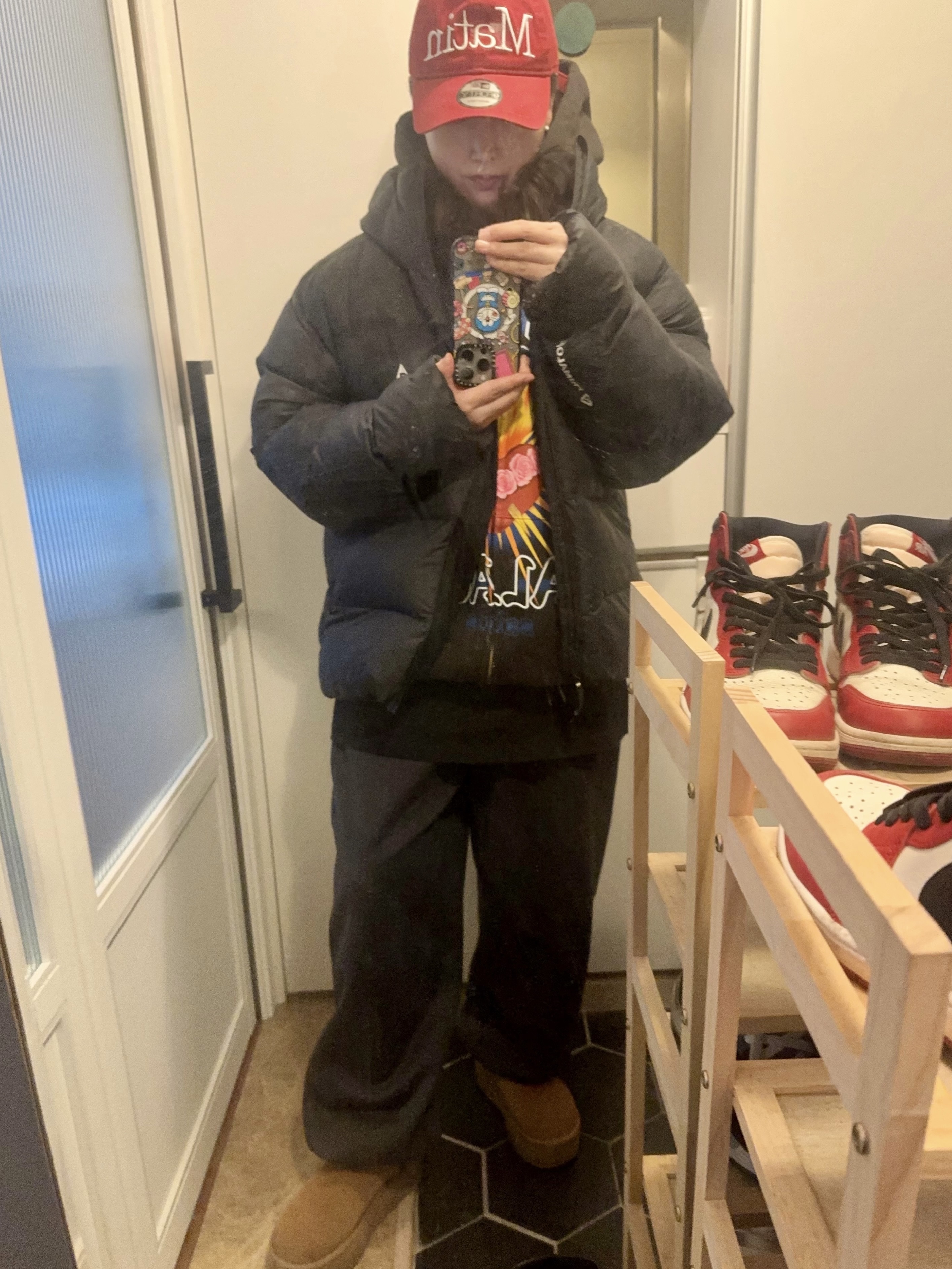 Palace Gods Gift Zip Hood Black - 25FW, New Era x Matin Kim Basic Unstructured Ball Cap Red 착용 스타일 - 2