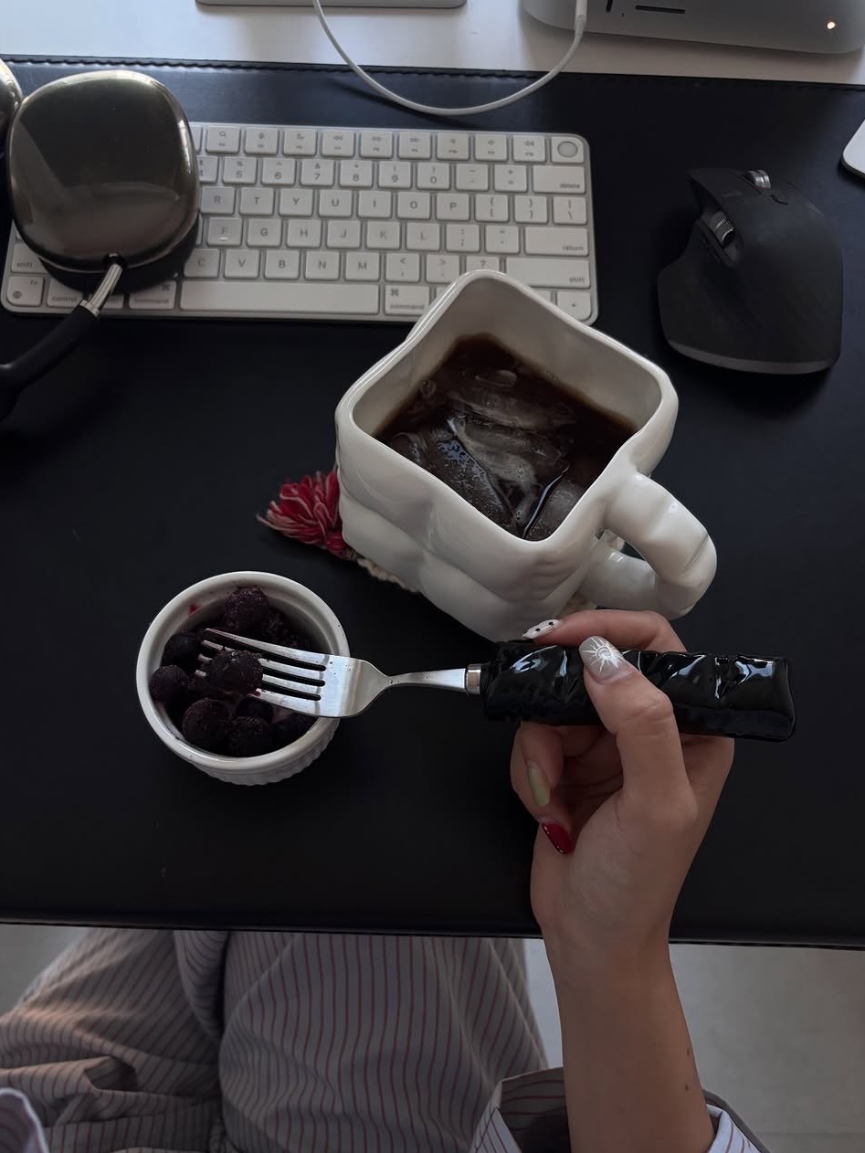 [3% 적립] LEEJAE PADDING CUP WHITE, [3% 적립] LEEJAE PADDIG CUTLERY SET BLACK 착용 스타일
