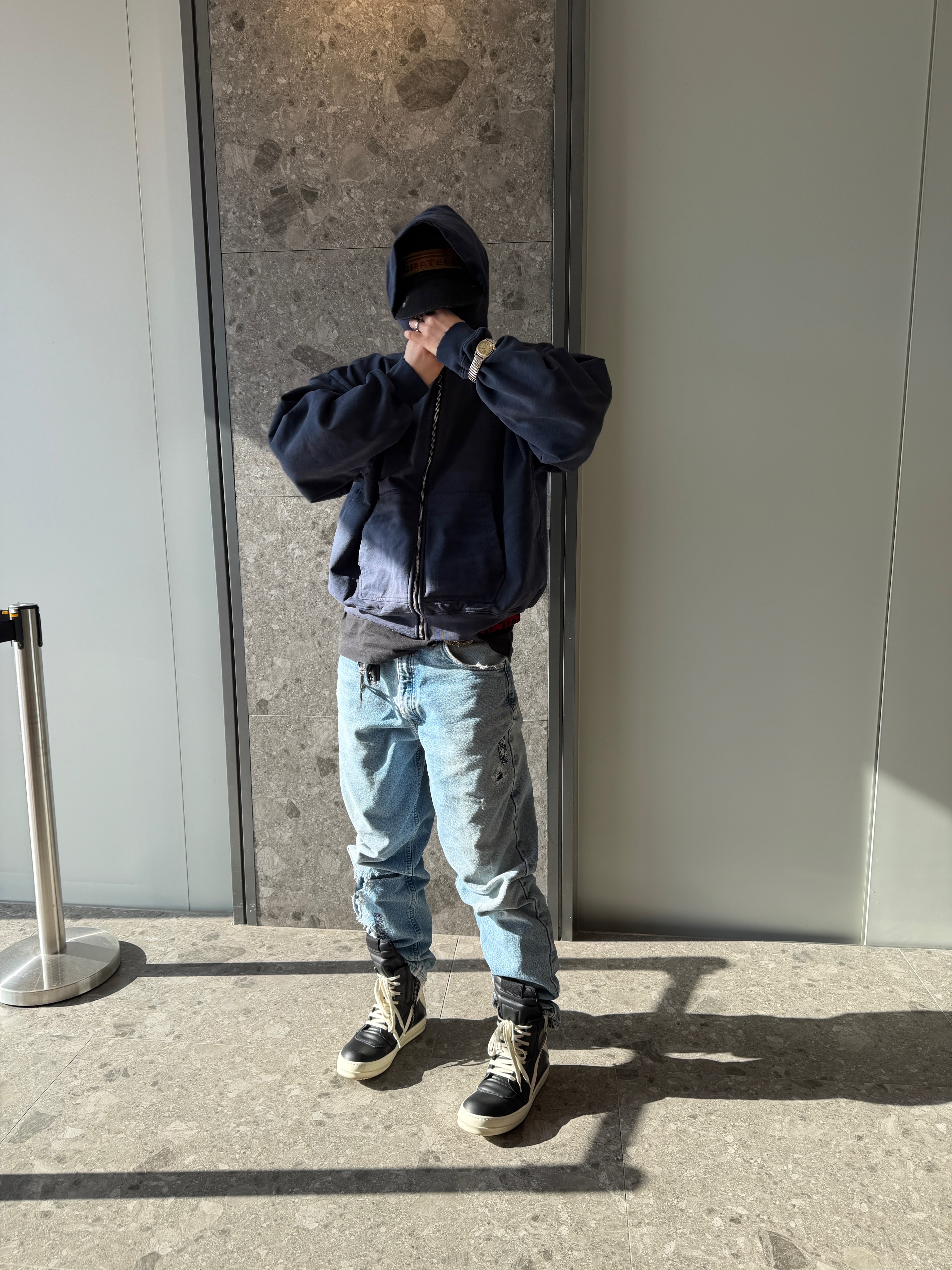 Rick Owens Geobasket Sneakers Black Milk, Undermycar A Palace Entwined with Grapevines Buckle Calf Hair Belt Leopard Red - 25SS 착용 스타일 - 2