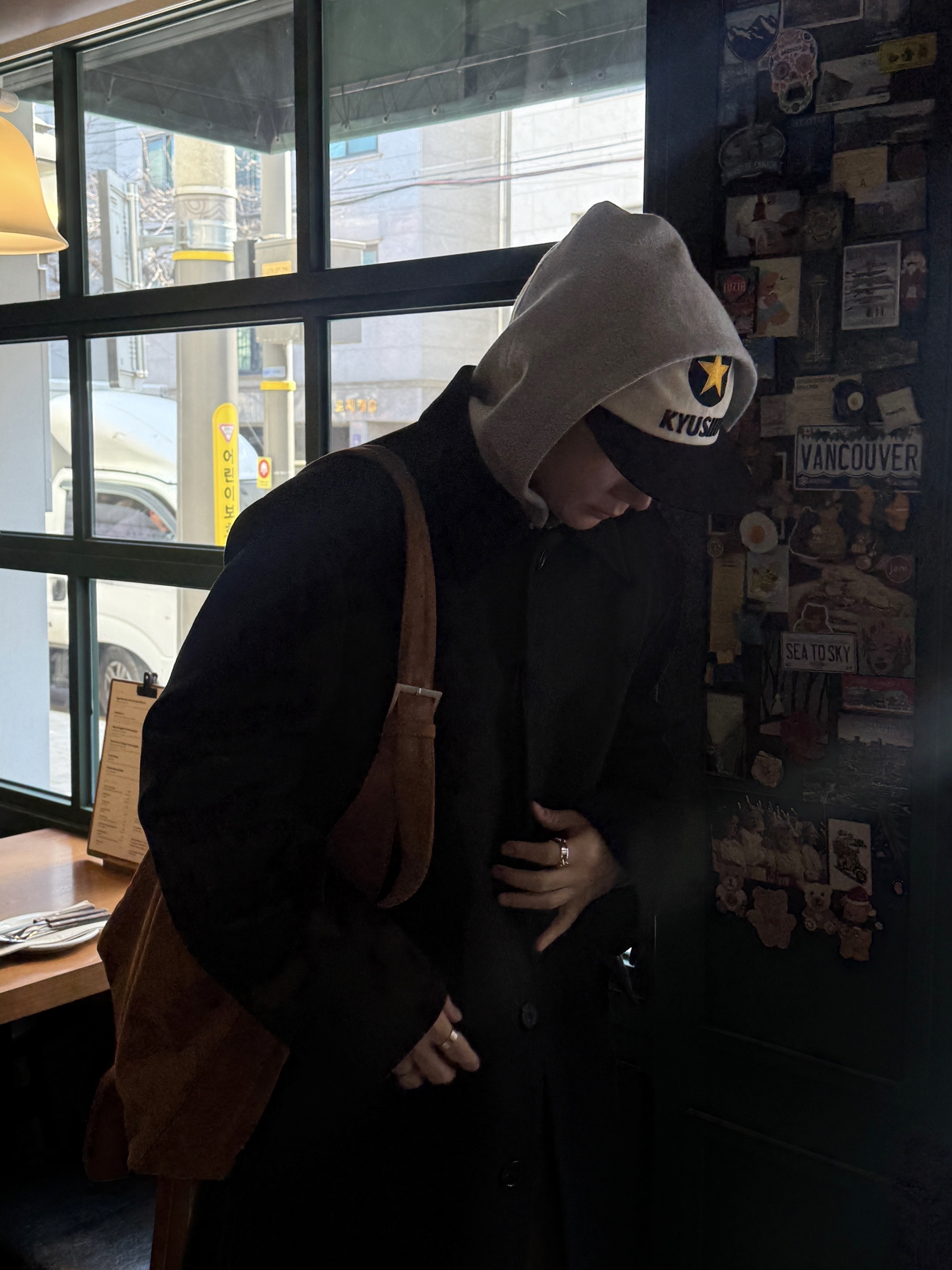 Aoiro KYUSHU Star ビール Cap, Kookeesee Suede Stud Shoulder Bag Camel 착용 스타일 - 1
