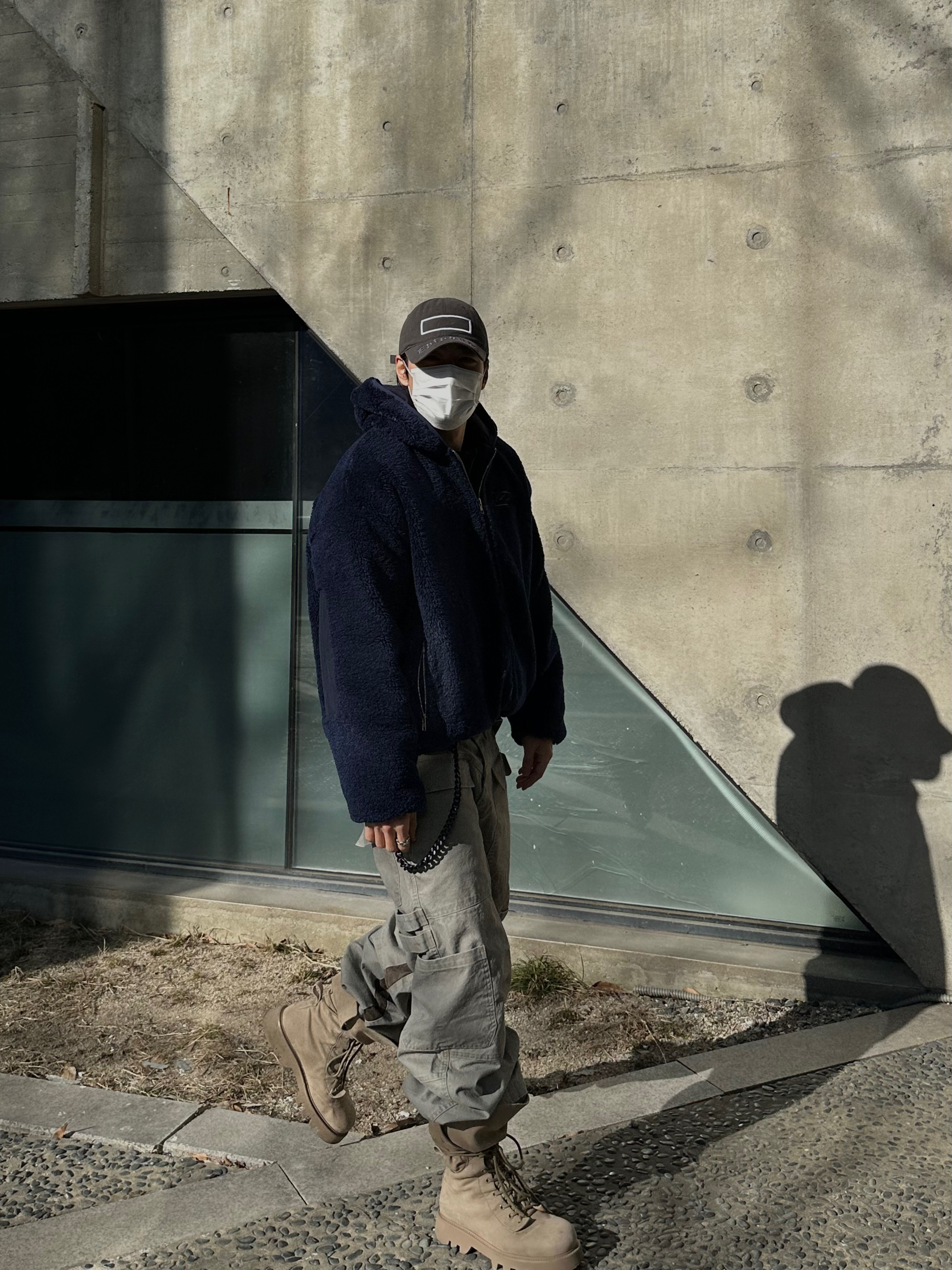 MJD x Weekend Afternoon Squad MW Shearing Hooded Jacket Navy 착용 스타일 - 7
