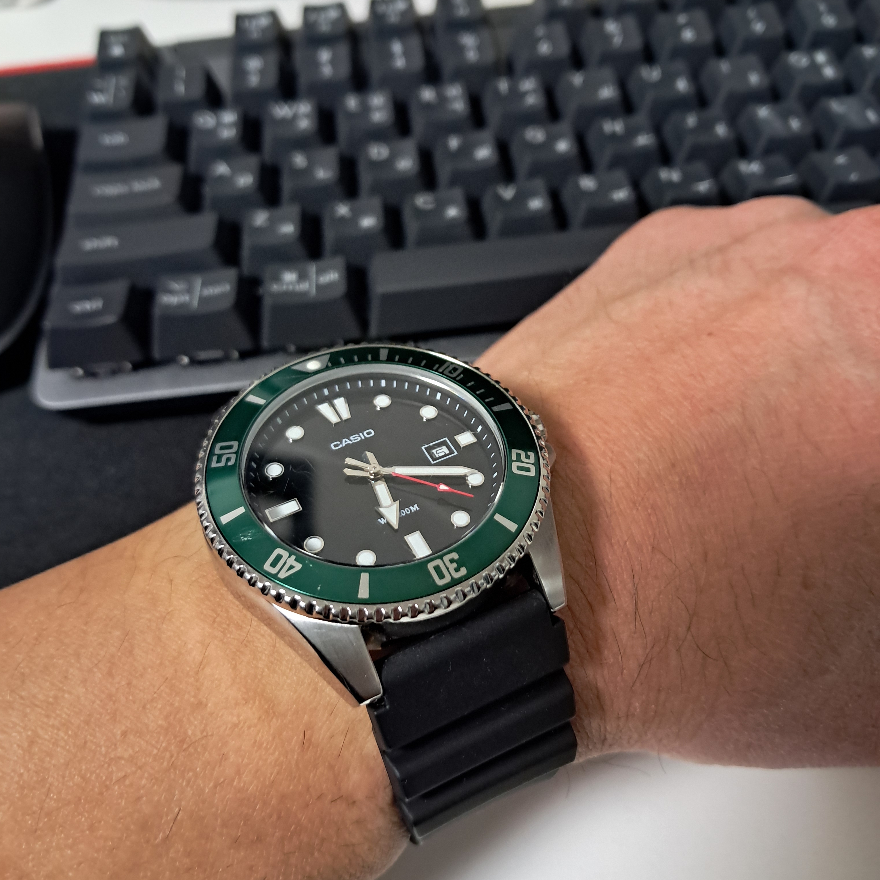 Casio MDV-107D-3AV 착용 스타일 - 2