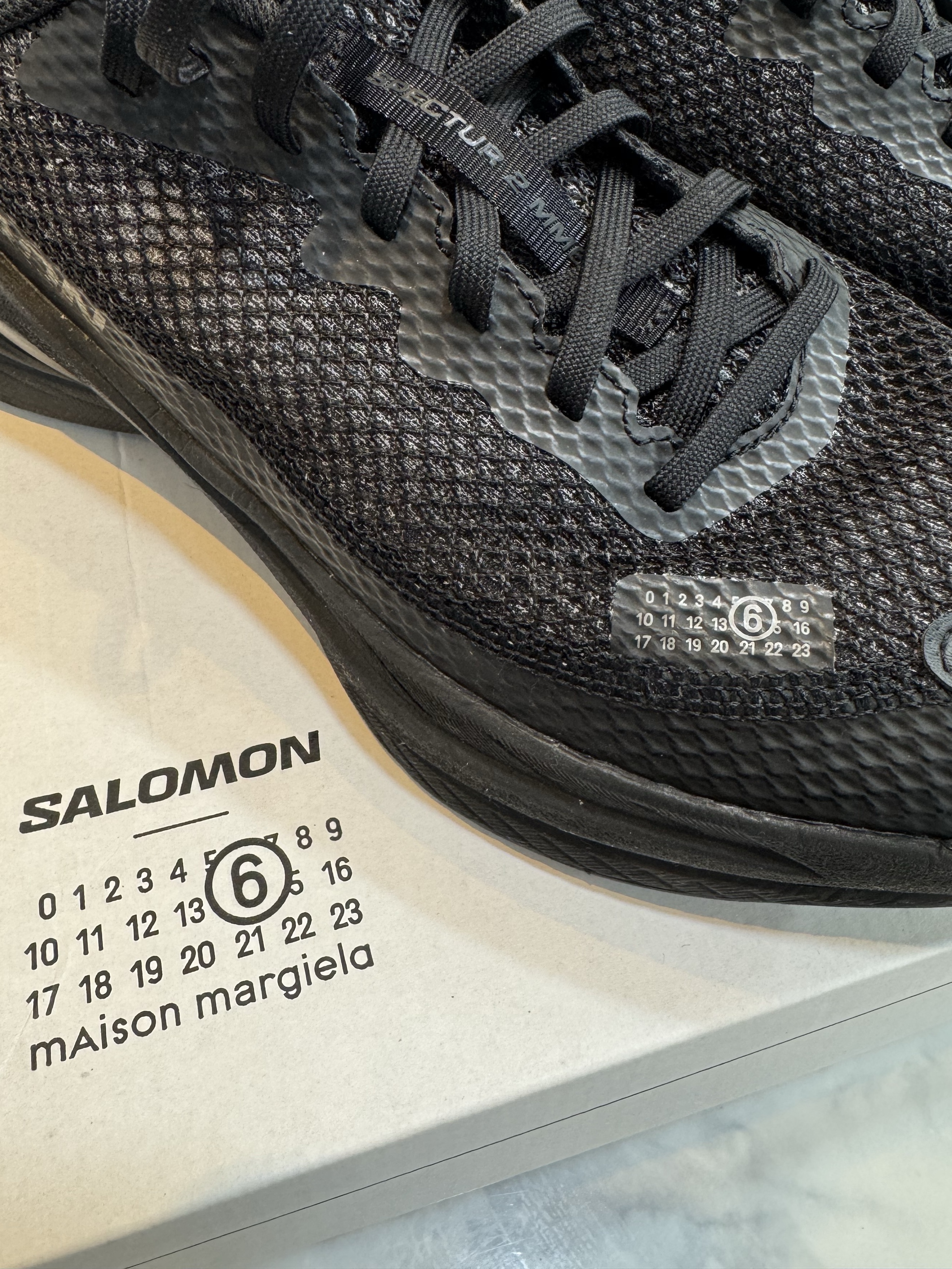 Salomon x MM6 Maison Margiela Spectur 2 Black Pewter 착용 스타일 - 1