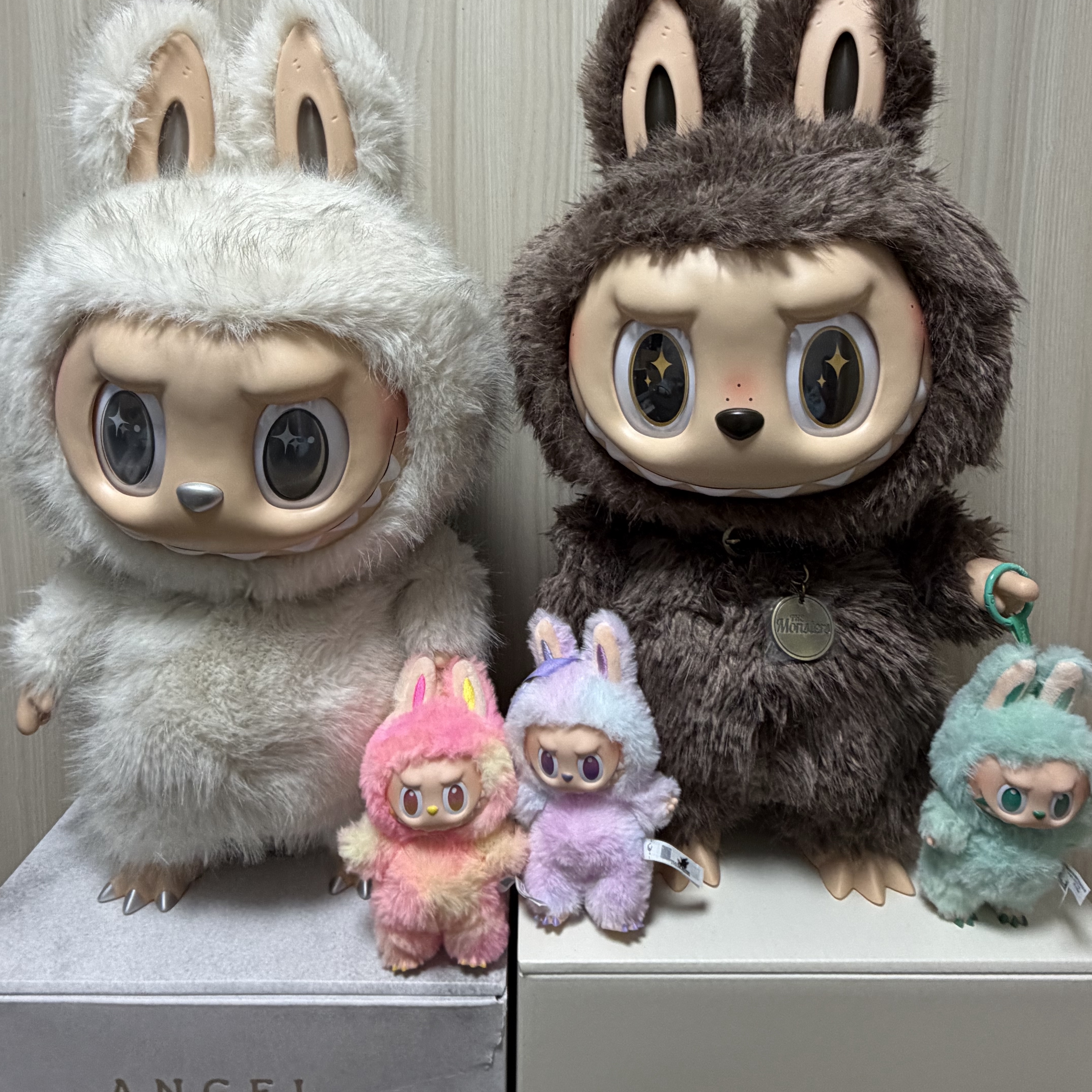Pop Mart The Monsters I Found You Vinyl Face Doll, Pop Mart The Monsters Zimomo Angel In Clouds Vinyl Face Doll 착용 스타일