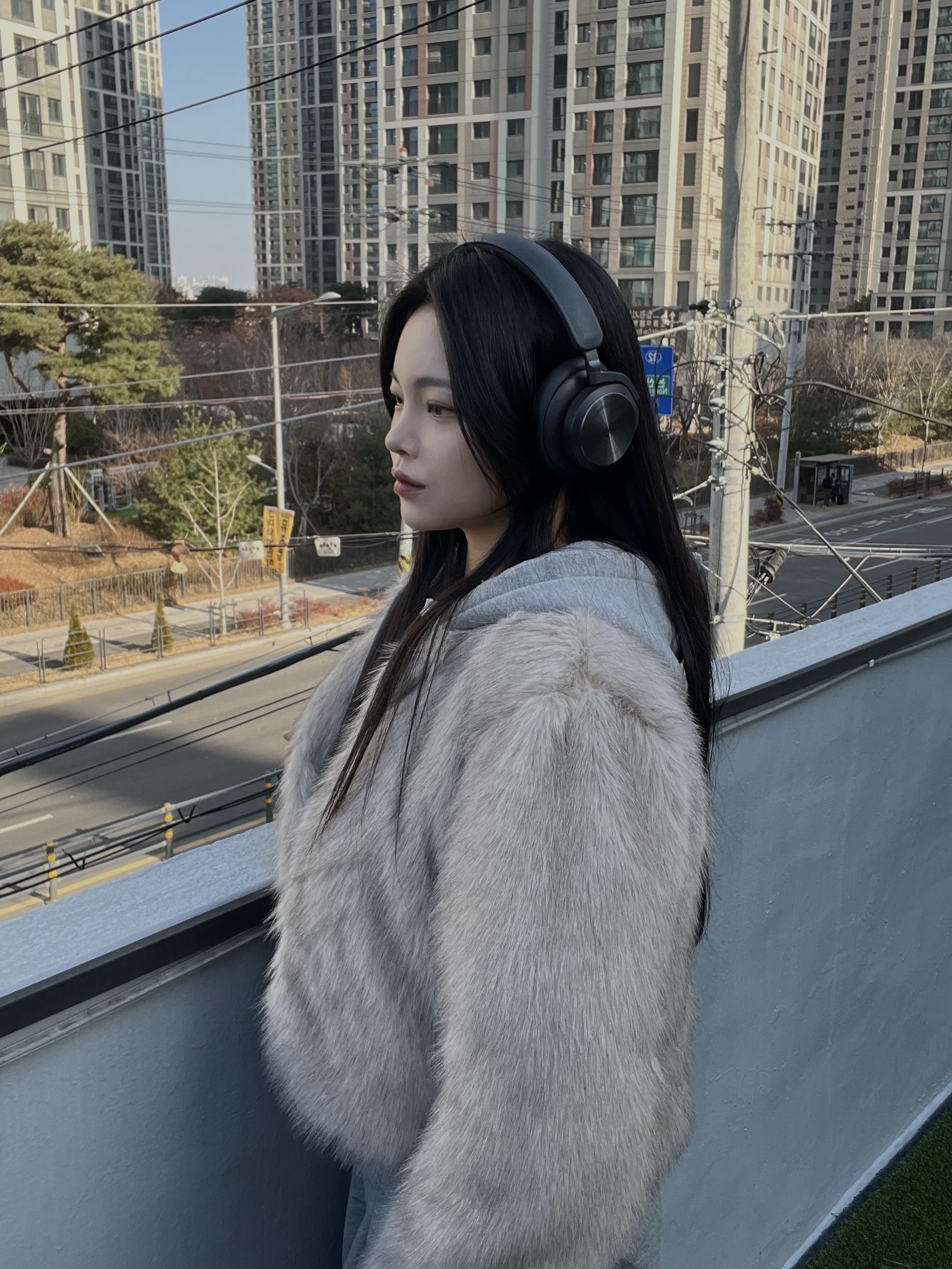 (W) UGG Funkette Slides Chestnut, [12% 쿠폰] Bang & Olufsen Beoplay HX Black Anthracite 착용 스타일 - 5