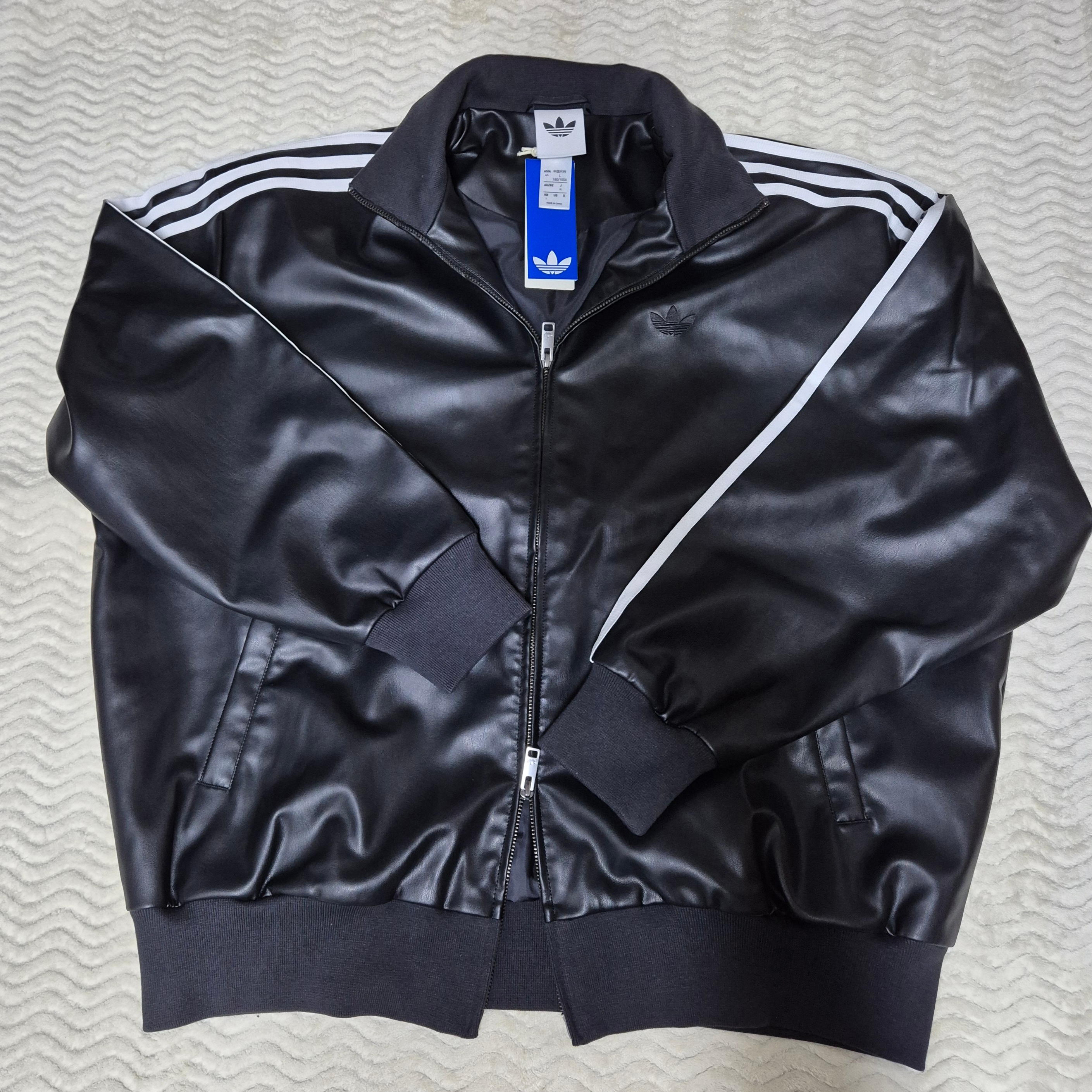 Adidas Pleather 3S Track Top Black - KR Sizing 착용 스타일 - 1