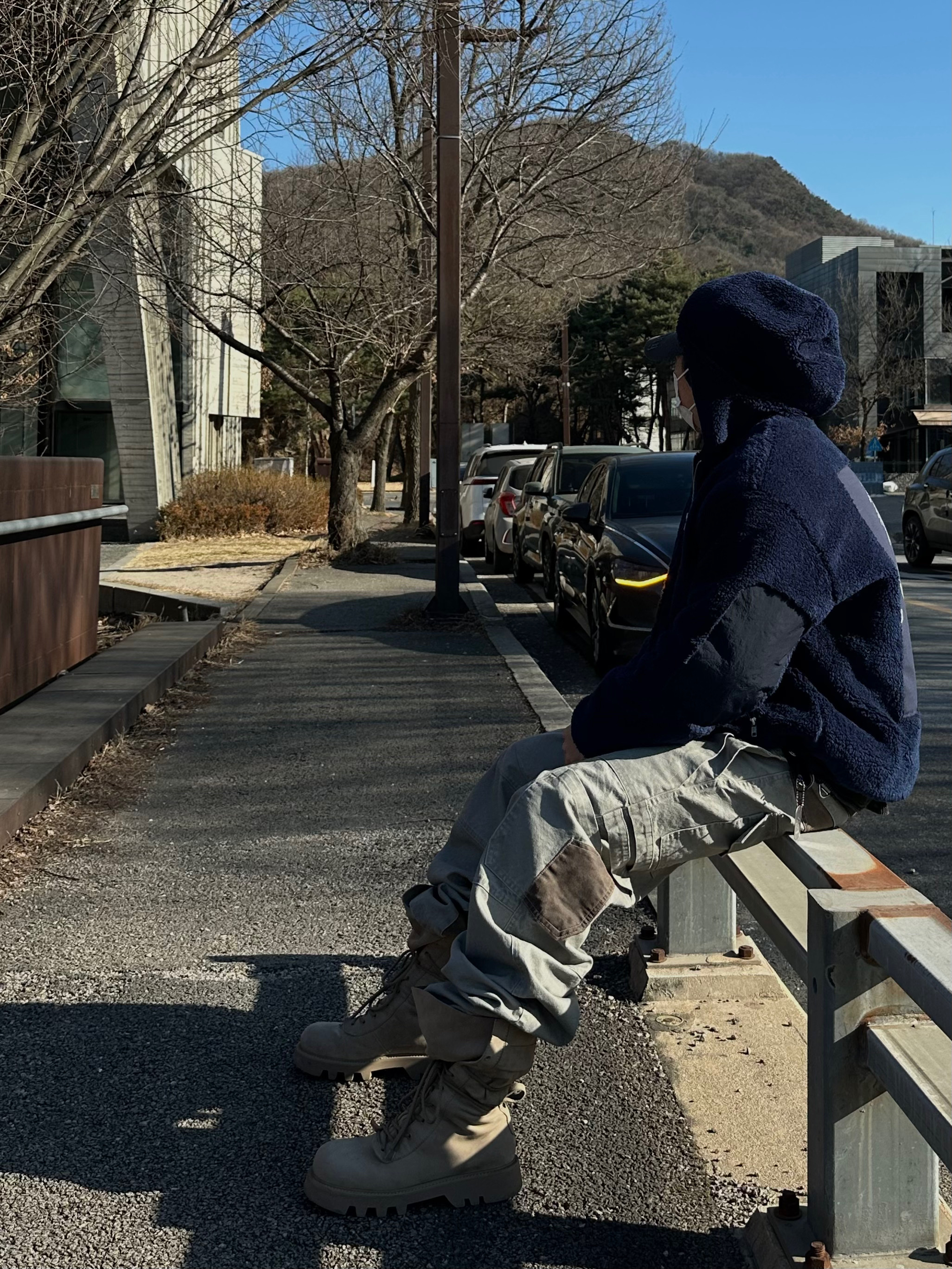 MJD x Weekend Afternoon Squad MW Shearing Hooded Jacket Navy 착용 스타일 - 9