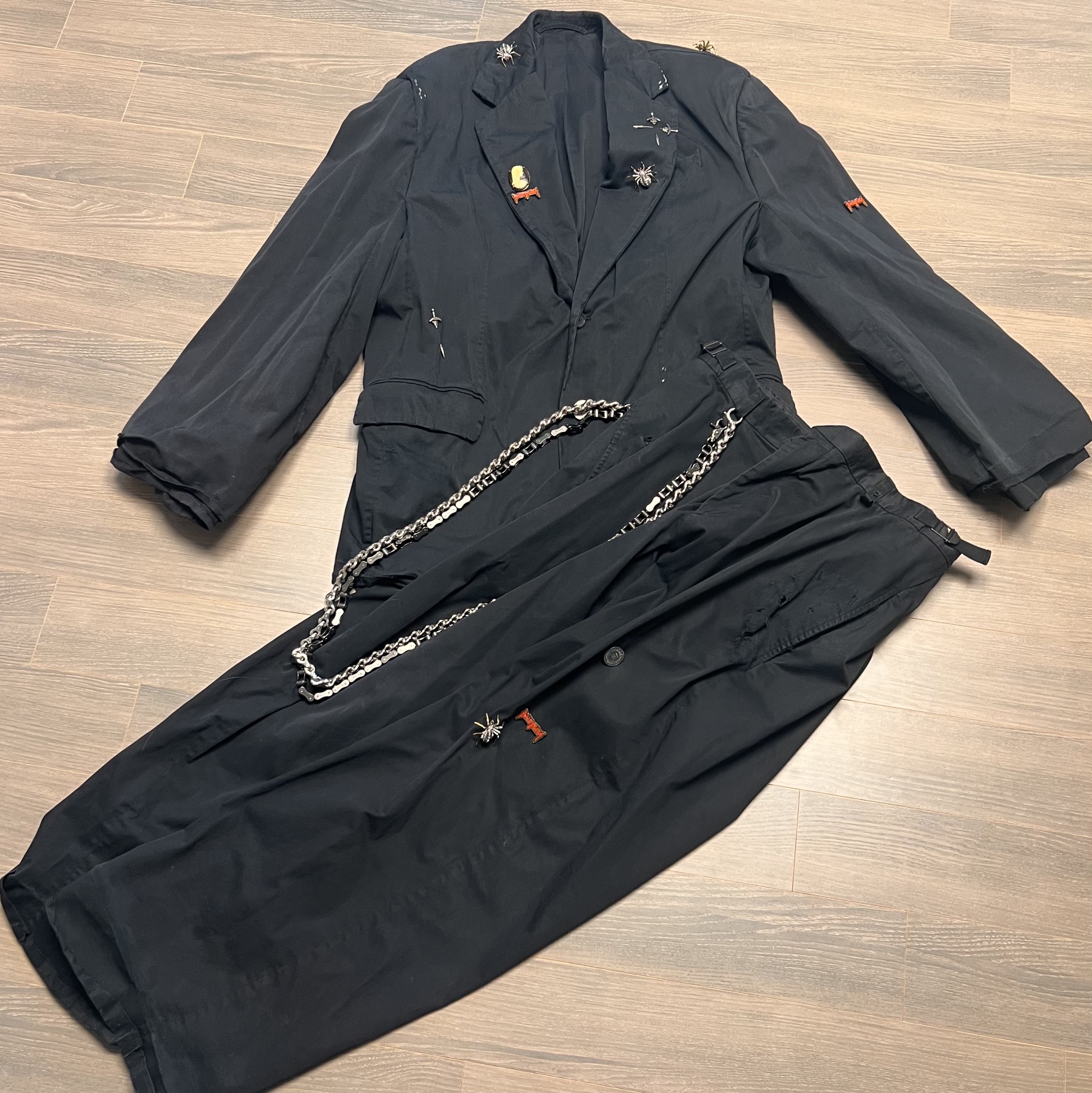 Balenciaga Goth Oversized Tailored Jacket Black, Balenciaga Goth Tailored Pants Black 착용 스타일 - 1