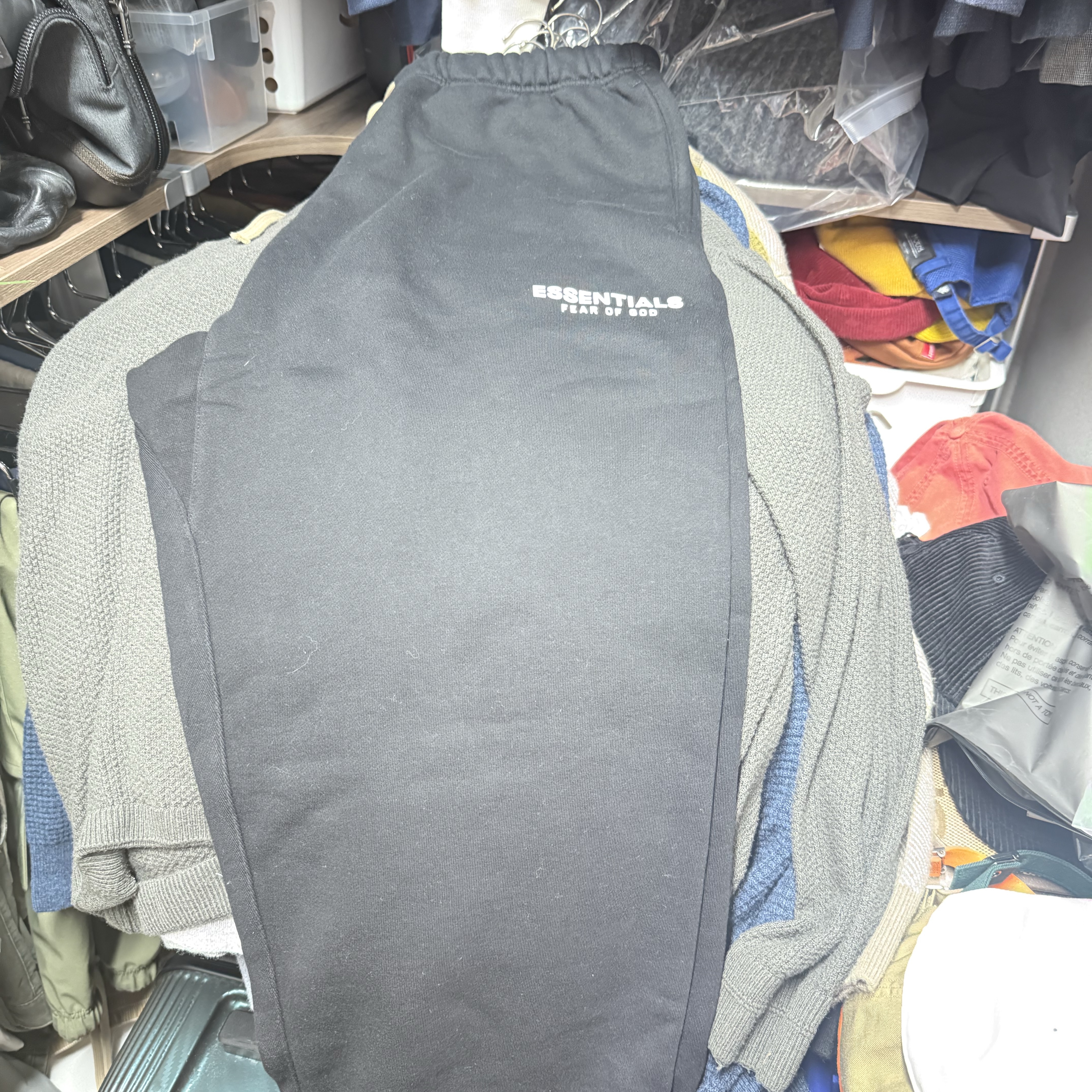 Essentials Fleece Essential Sweatpant Black - 24FW 착용 스타일