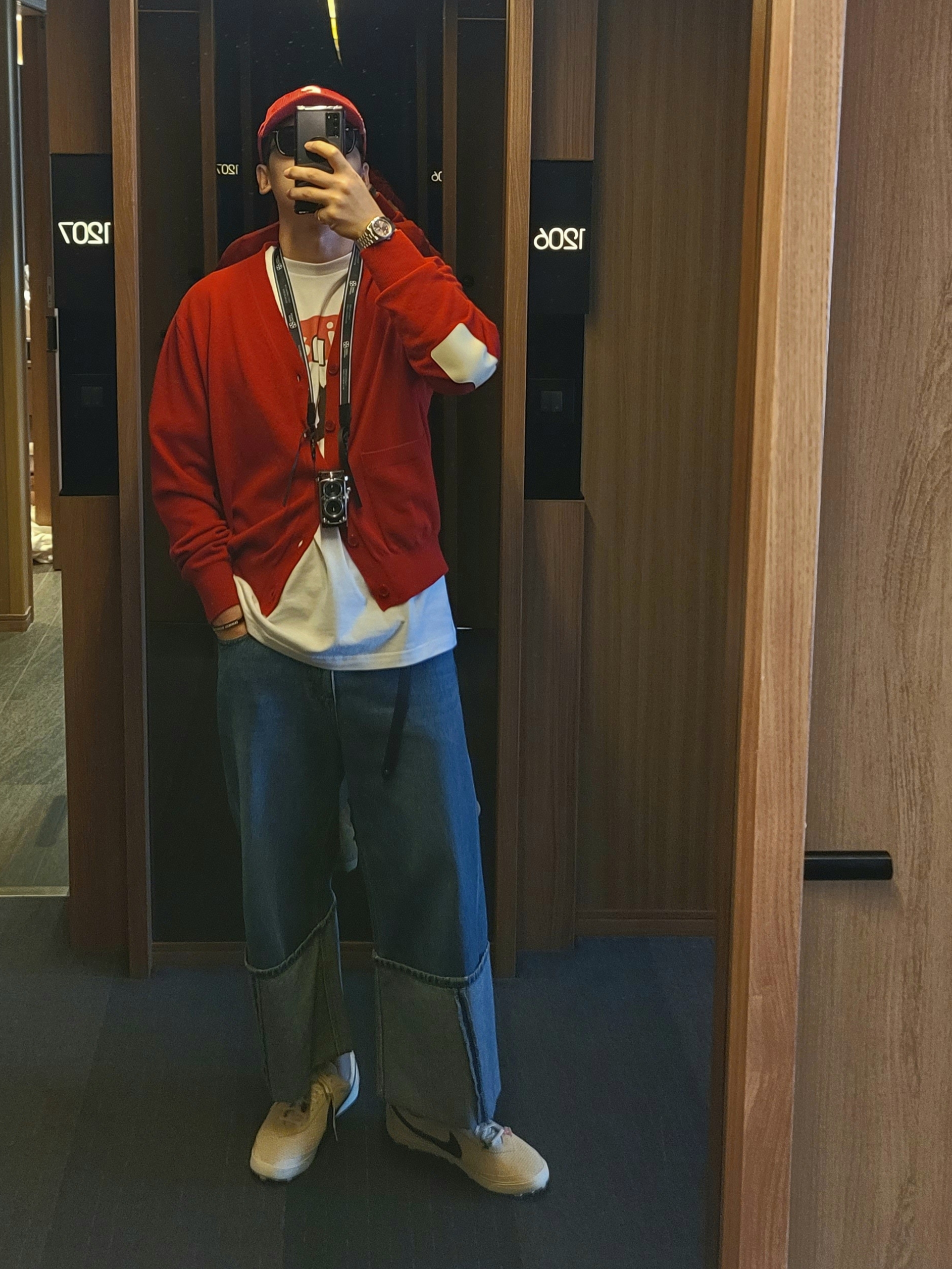 Nike x Bode Astrograbber SP Light Cream and Black, Supreme Corduroy S Logo 6-Panel Bright Red - 24FW 착용 스타일